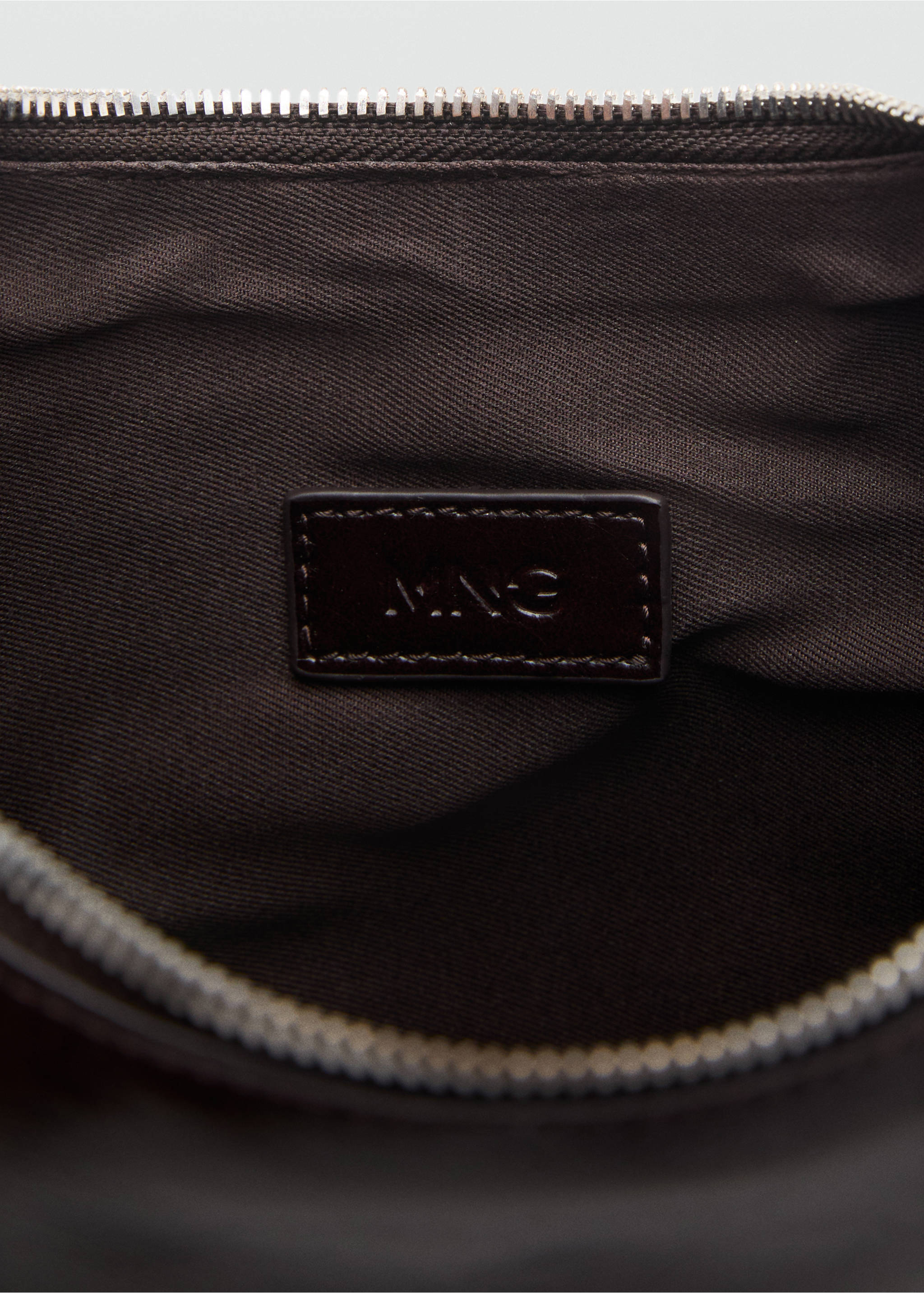 Sac porté épaule moyen ovale - Détail de l'article 2, Chocolat. Ref: 27031344-00.