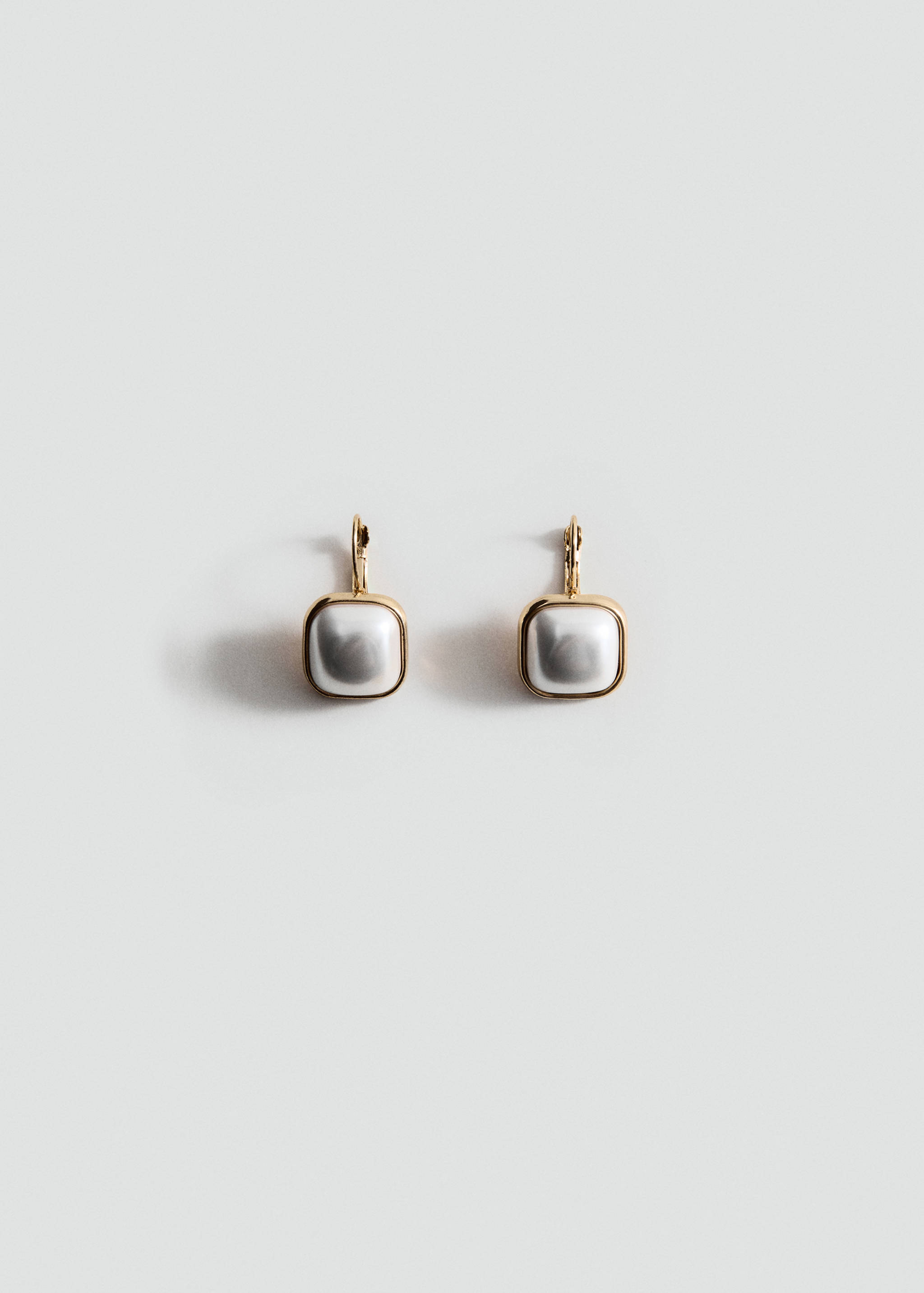 Boucles d'oreilles résine carrées - Article sans modèle