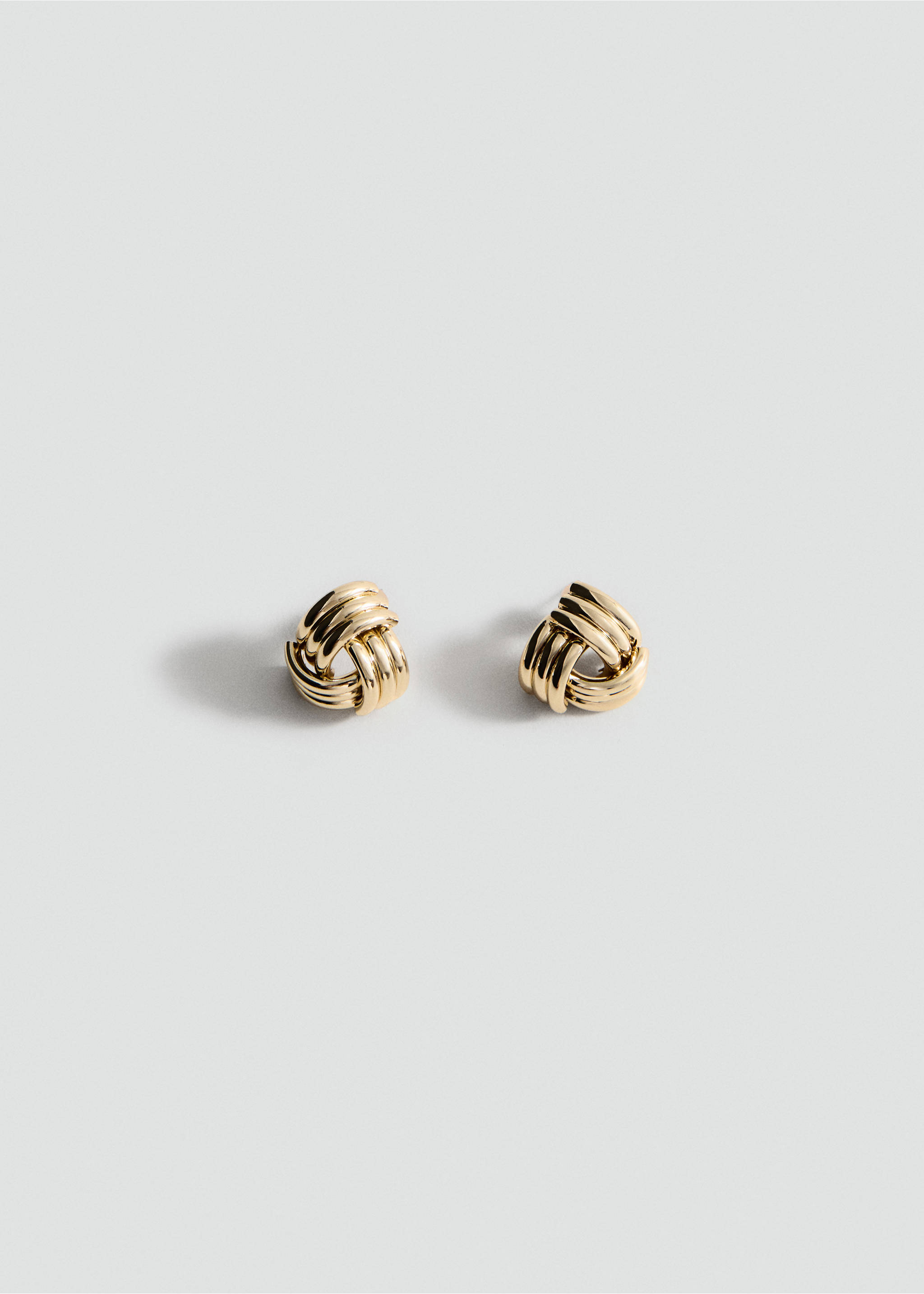 Intertwined knot earrings - Article without model, Gold. Ref: 27031347-00.