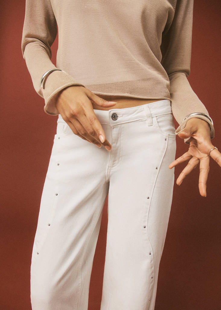 Low-waist studded jeans — White