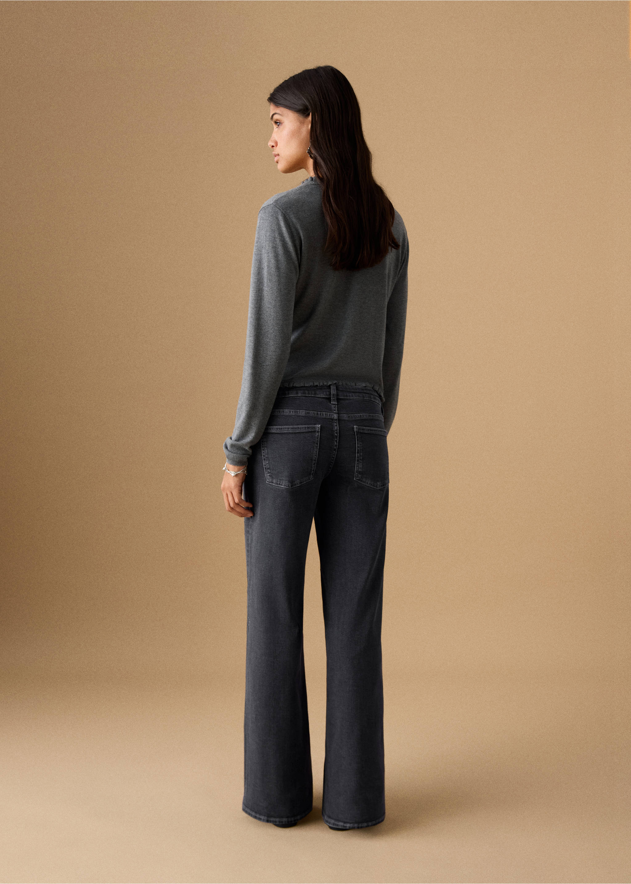 Вязаный кардиган с воланами - Обратная сторона изделия, Меланжевый средний серый . Ref: 27031514-00.