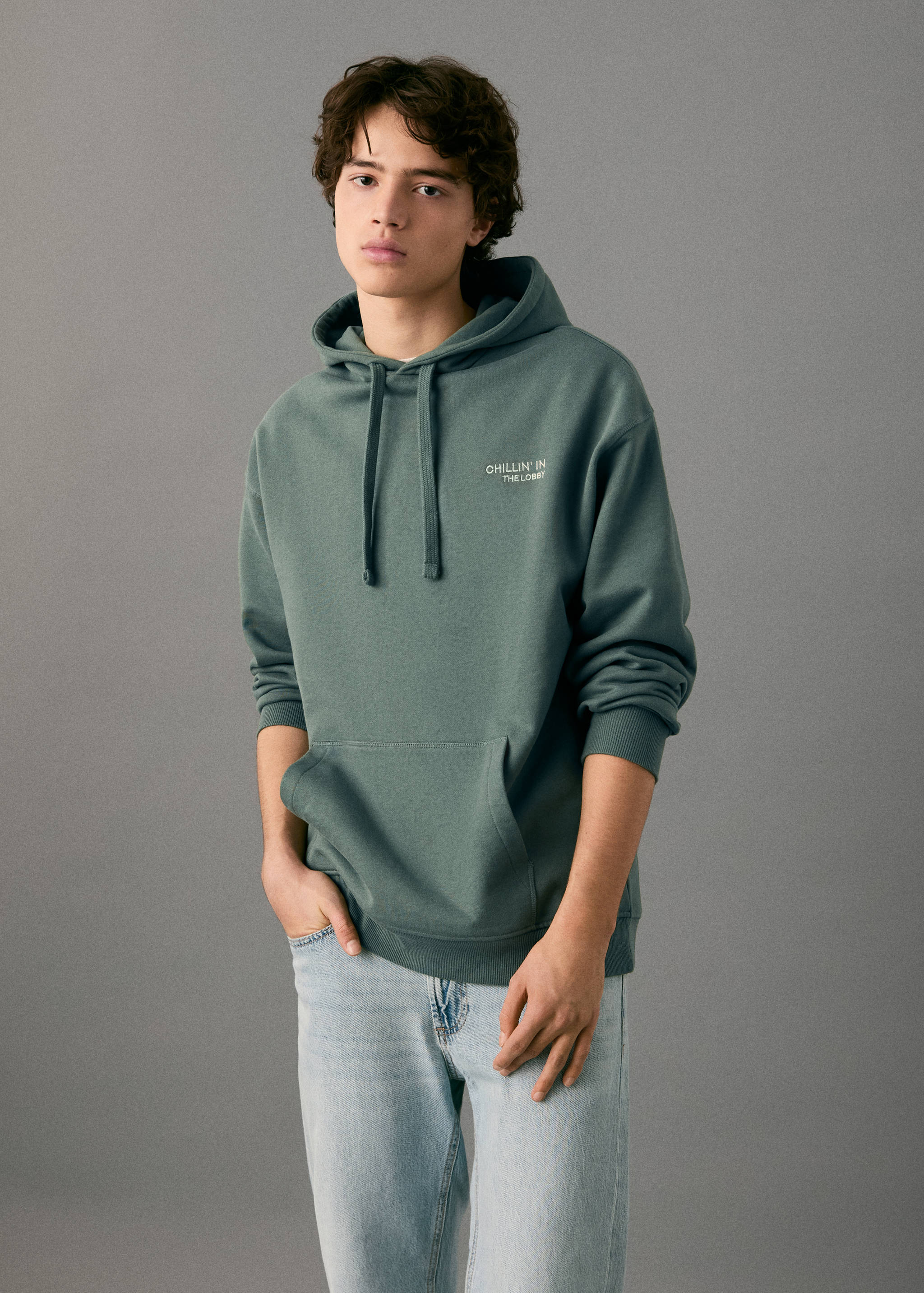 Sudadera estampada capucha - Plano medio