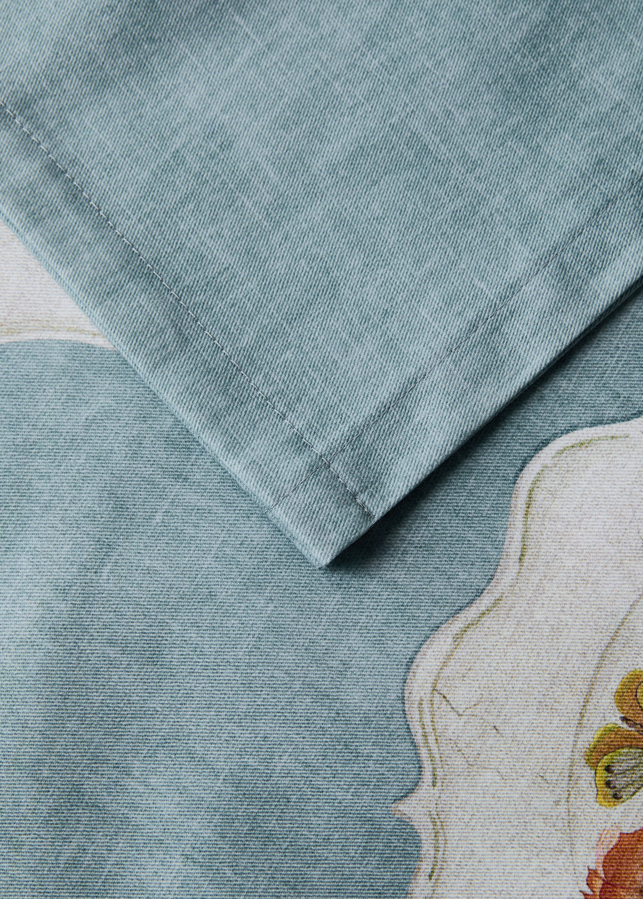 Cotton tablecloth with vintage porcelain elements for 8 to 10 guests - Details of the article 1