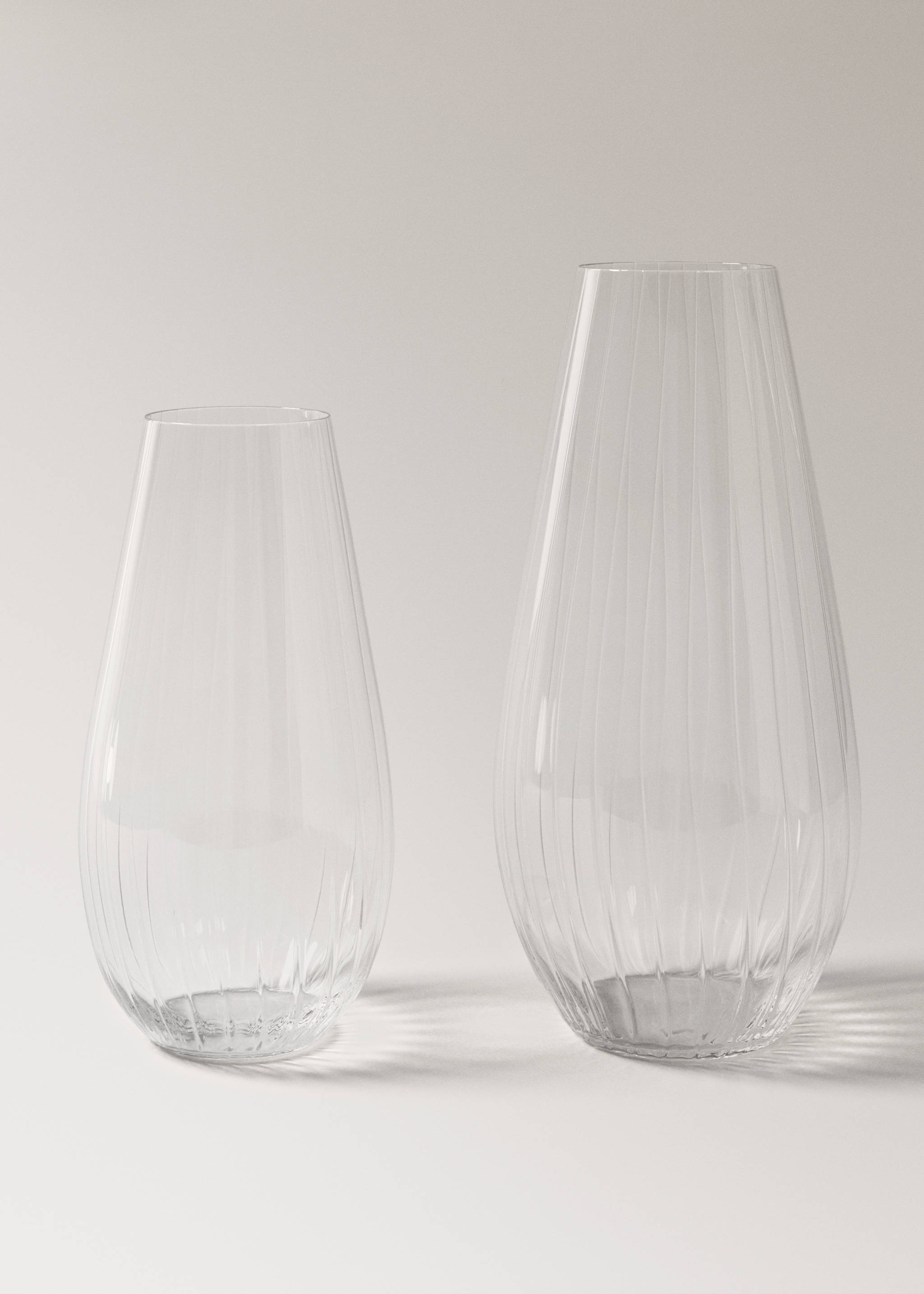 Low glass vase - Details of the article 3