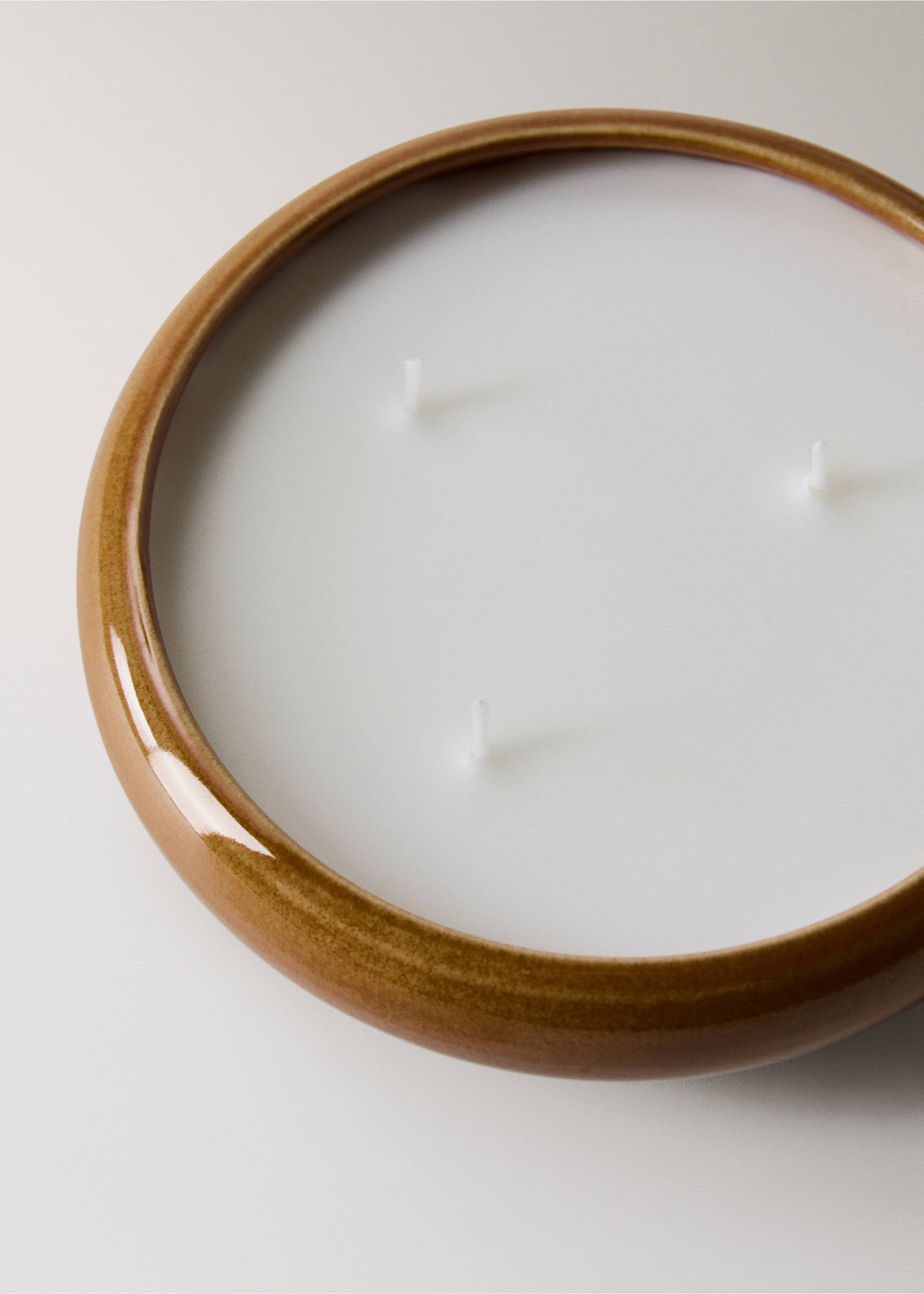 Mala keramička svijeća sjajne završne obrade - Detalji artikla 1, Oker. Ref: 27031523-00.