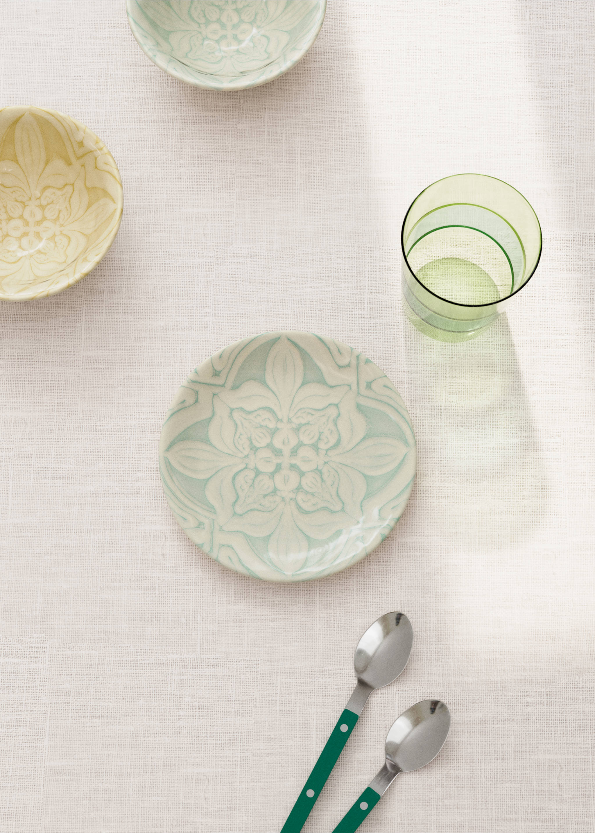 Blumenteller aus Steingut - Allgemeine Ansicht, Pastellgrün. Ref: 27031524-00.