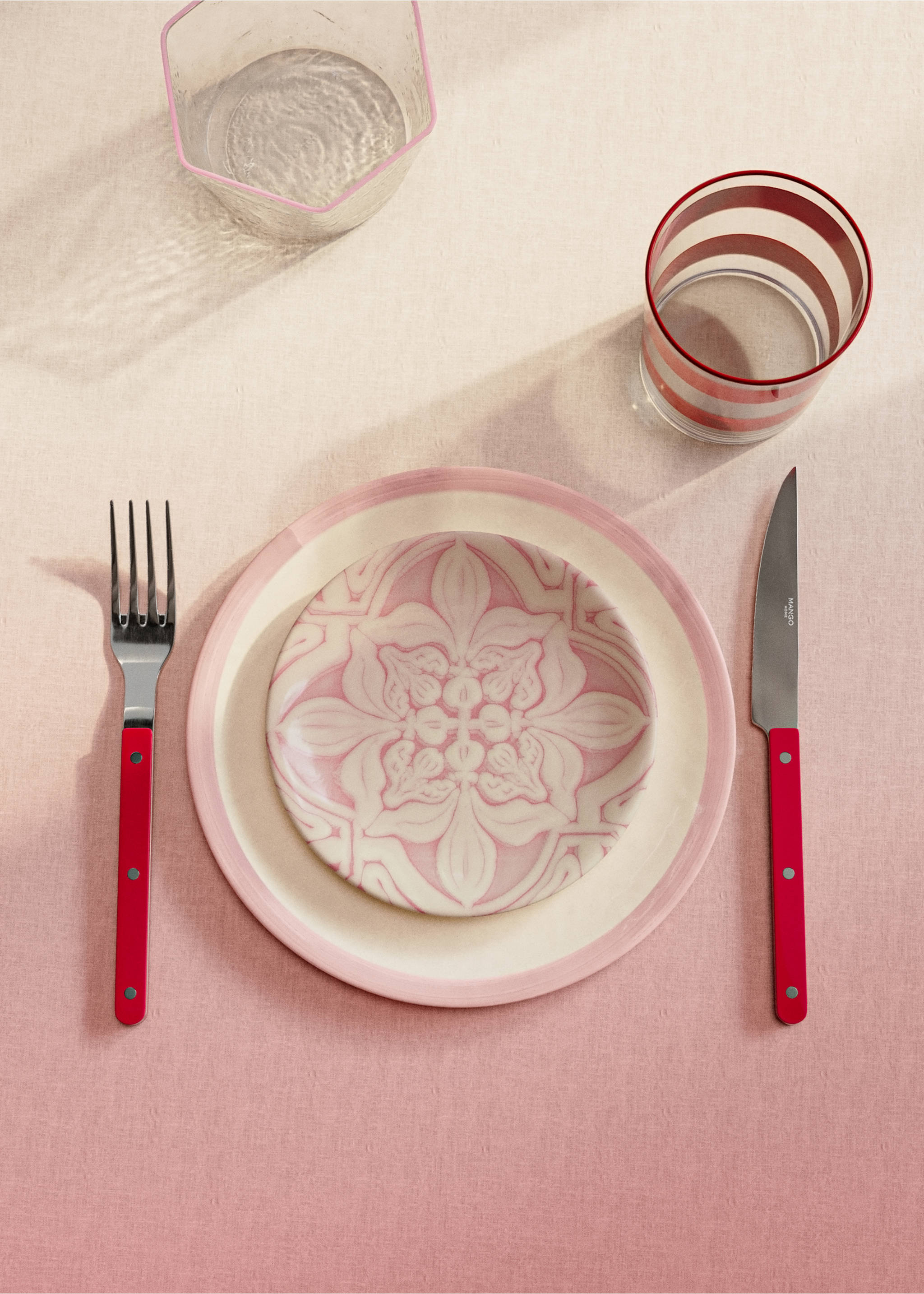 Blumenteller aus Steingut - Allgemeine Ansicht, Pastellrosa. Ref: 27031524-00.