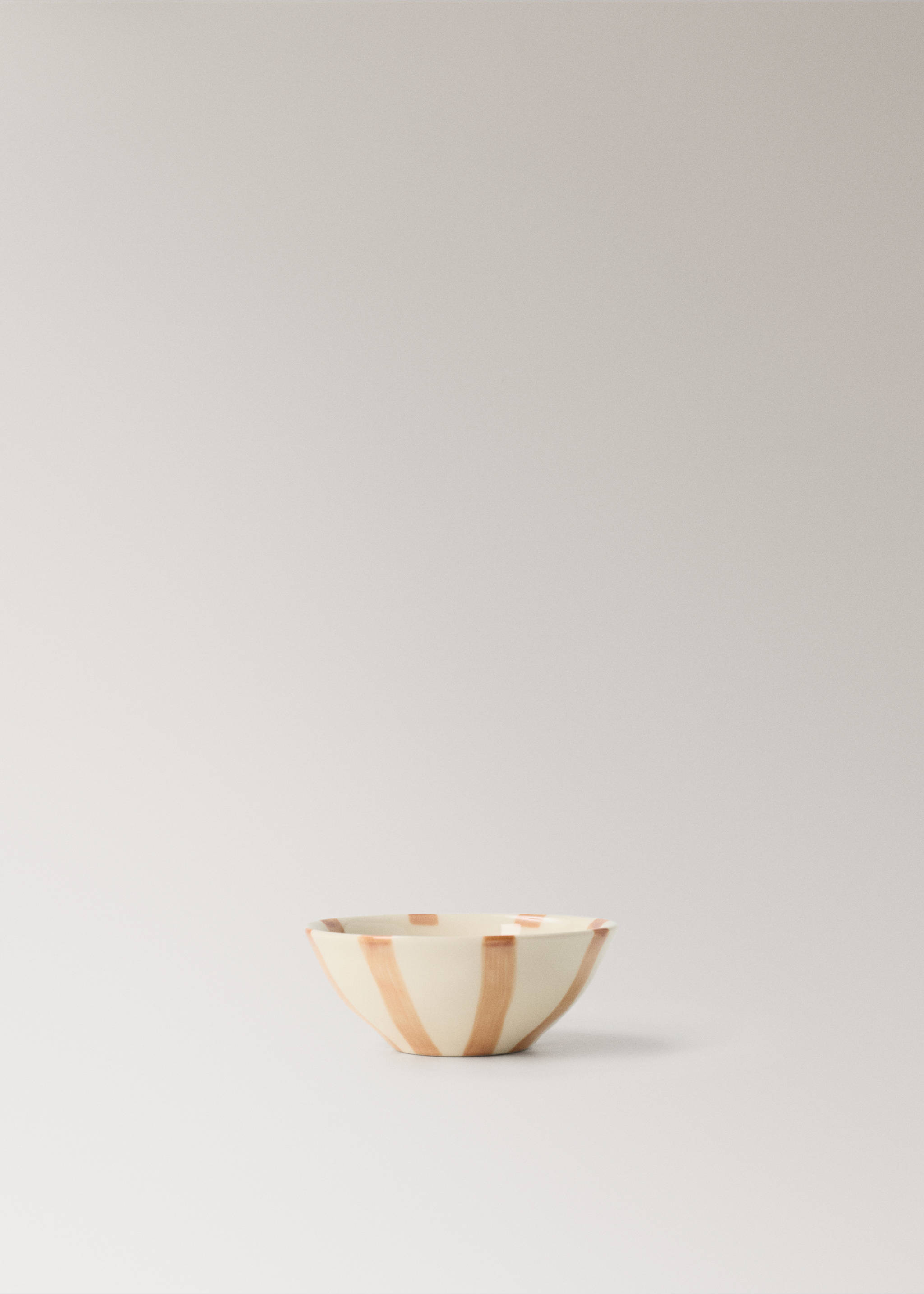 Steingutschale mit Streifen - Artikel ohne Model, Vanille. Ref: 27031525-00.