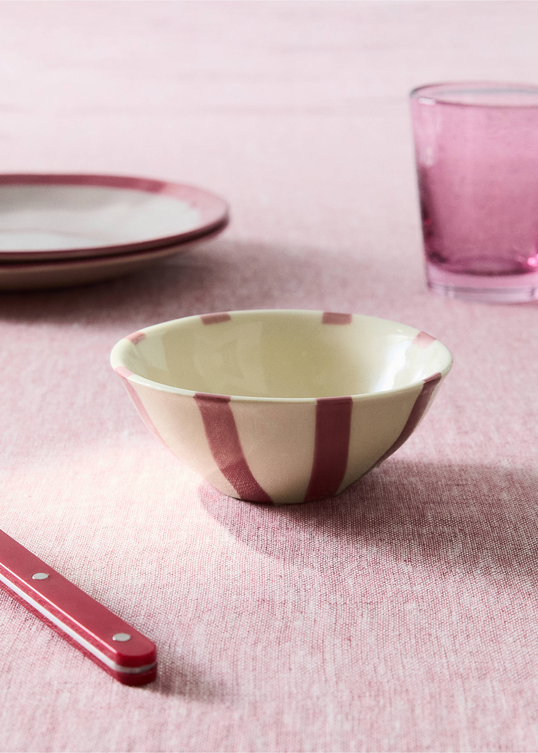 Skål i stengods med randigt mönster - Allmän bild, Ljus/ pastell lila. Ref: 27031525-00.