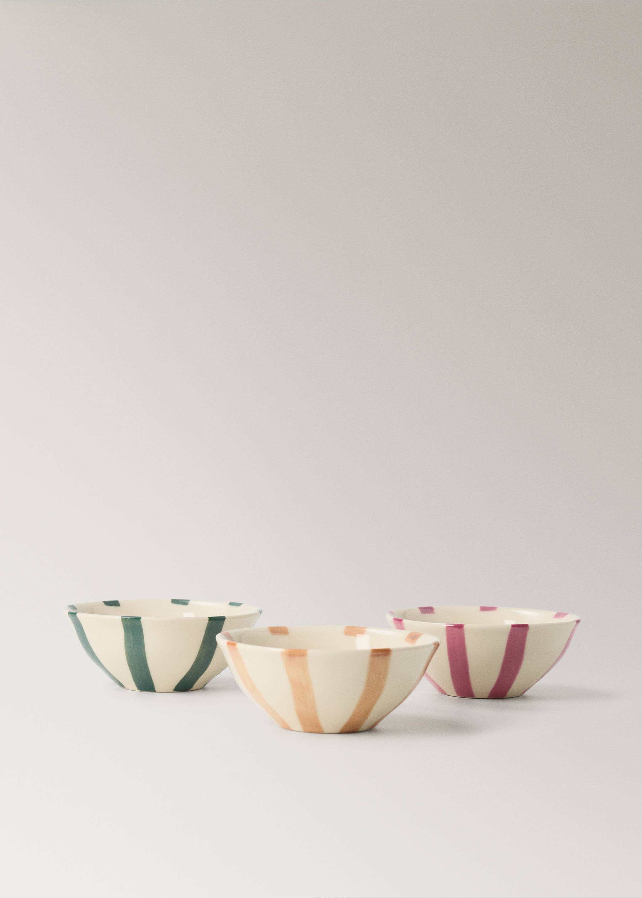 Steingutschale mit Streifen - Detail des Artikels 3, Helllila/Pastelllila. Ref: 27031525-00.