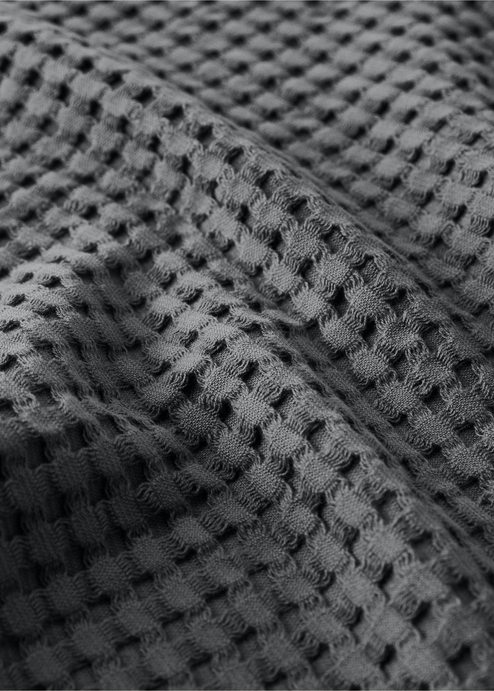 Cotton waffle bath towel - Details of the article 1, Dark Grey. Ref: 27031529-00.