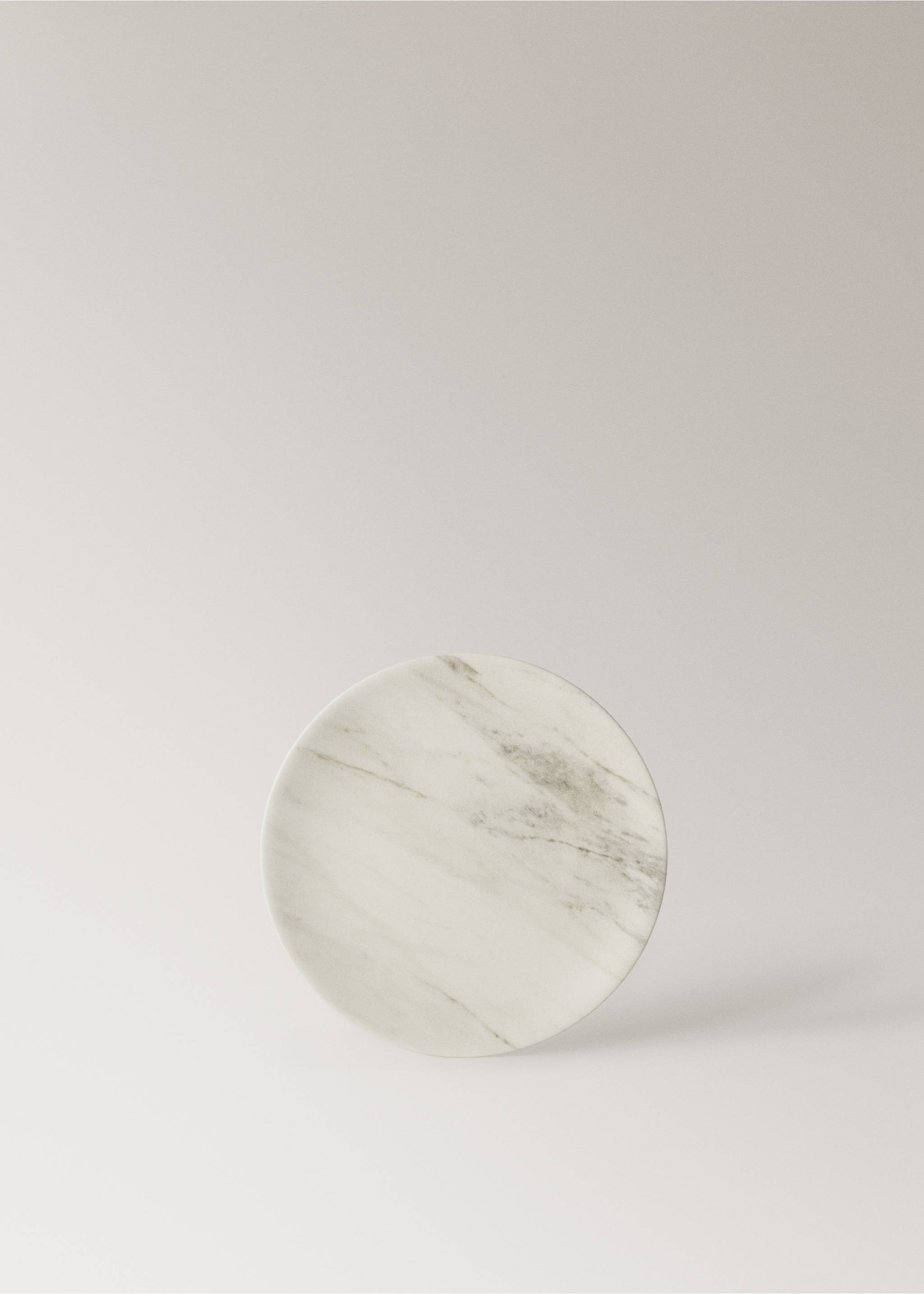 Teller aus Steingut mit Marmor-Effekt - Artikel ohne Model, Eisgrau. Ref: 27031532-00.