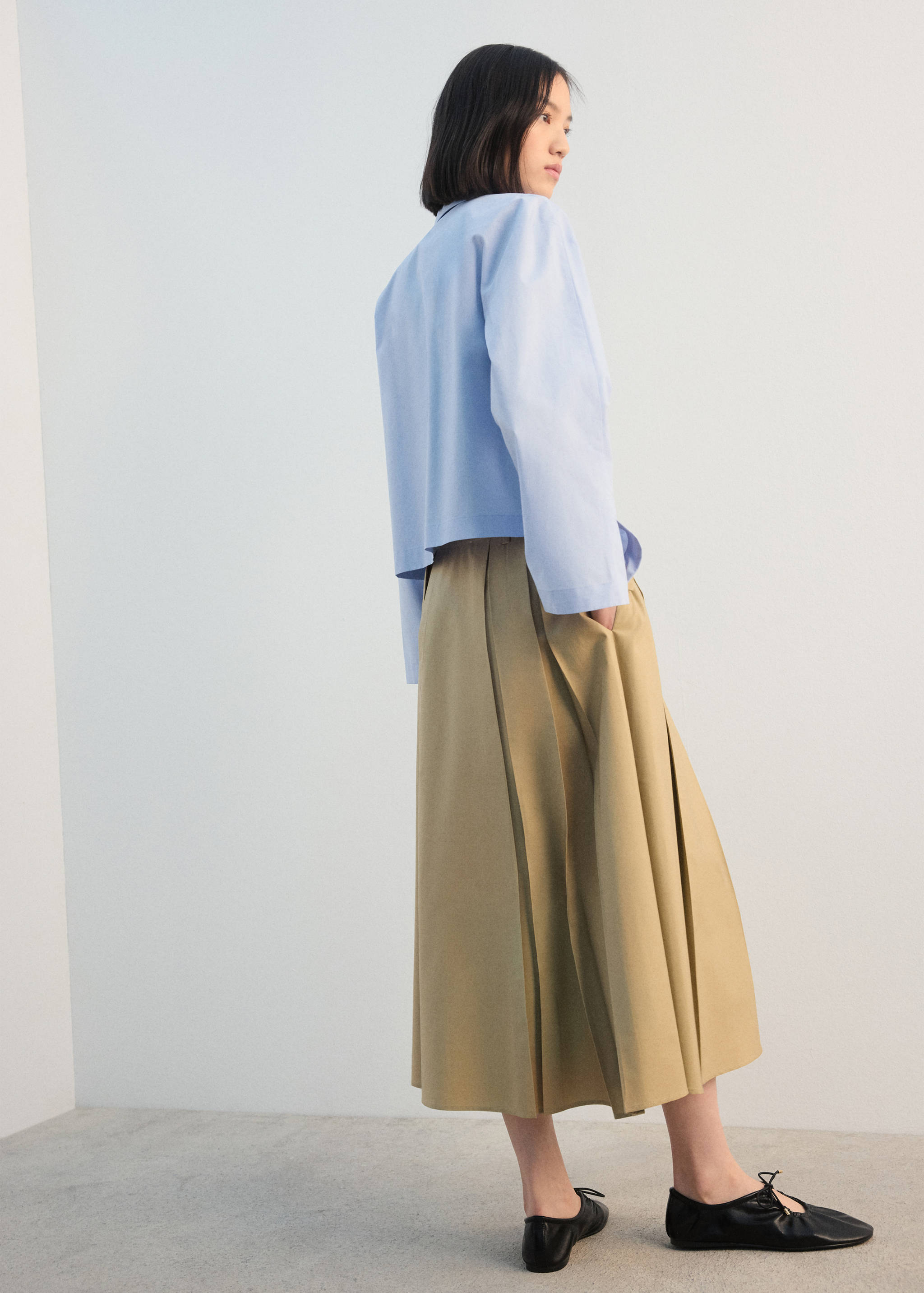 Camisa crop bolsillo - Reverso del artículo