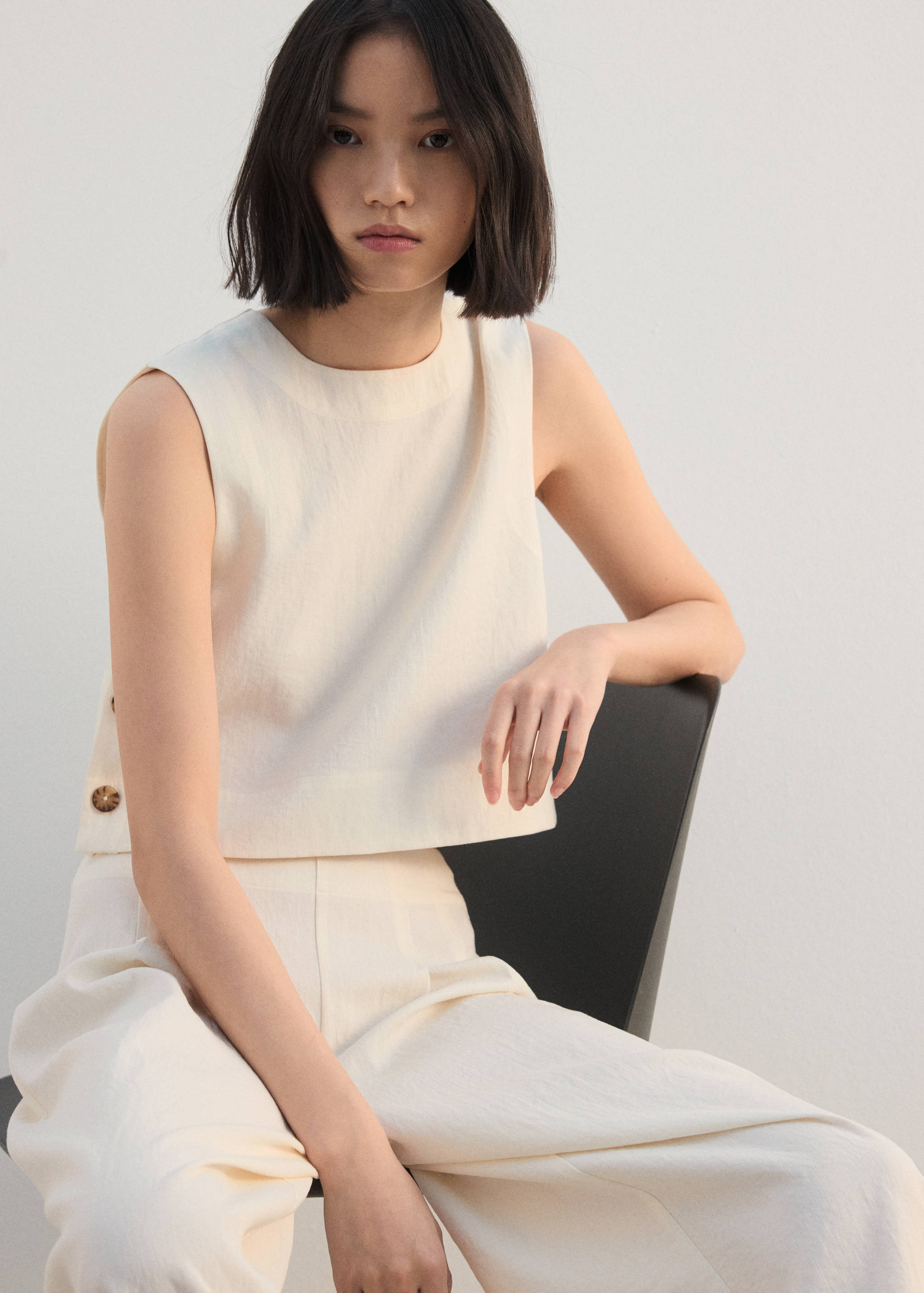 Buttoned crop top - Details of the article 2