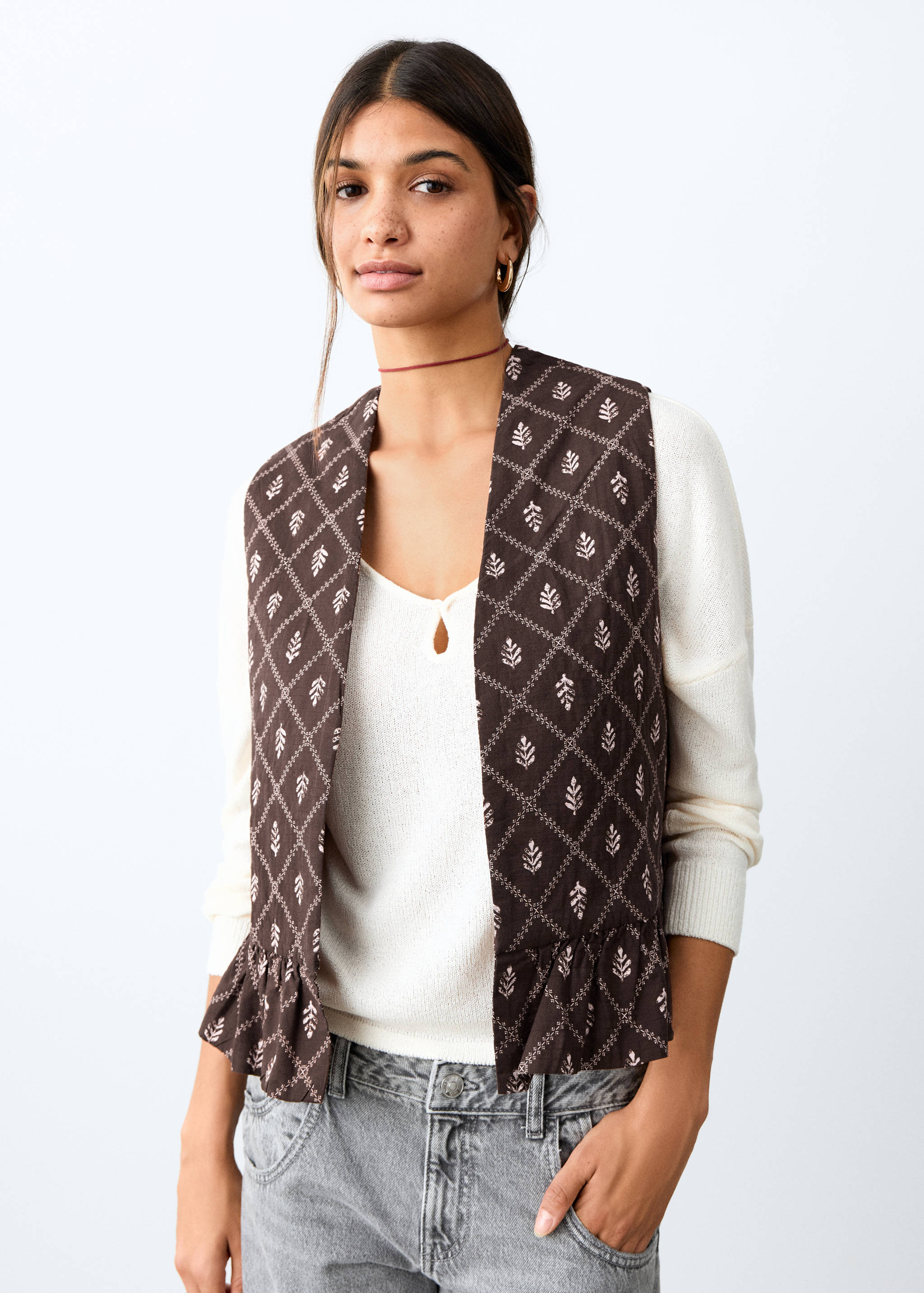 Gilet matelassé détail volant - Plan moyen