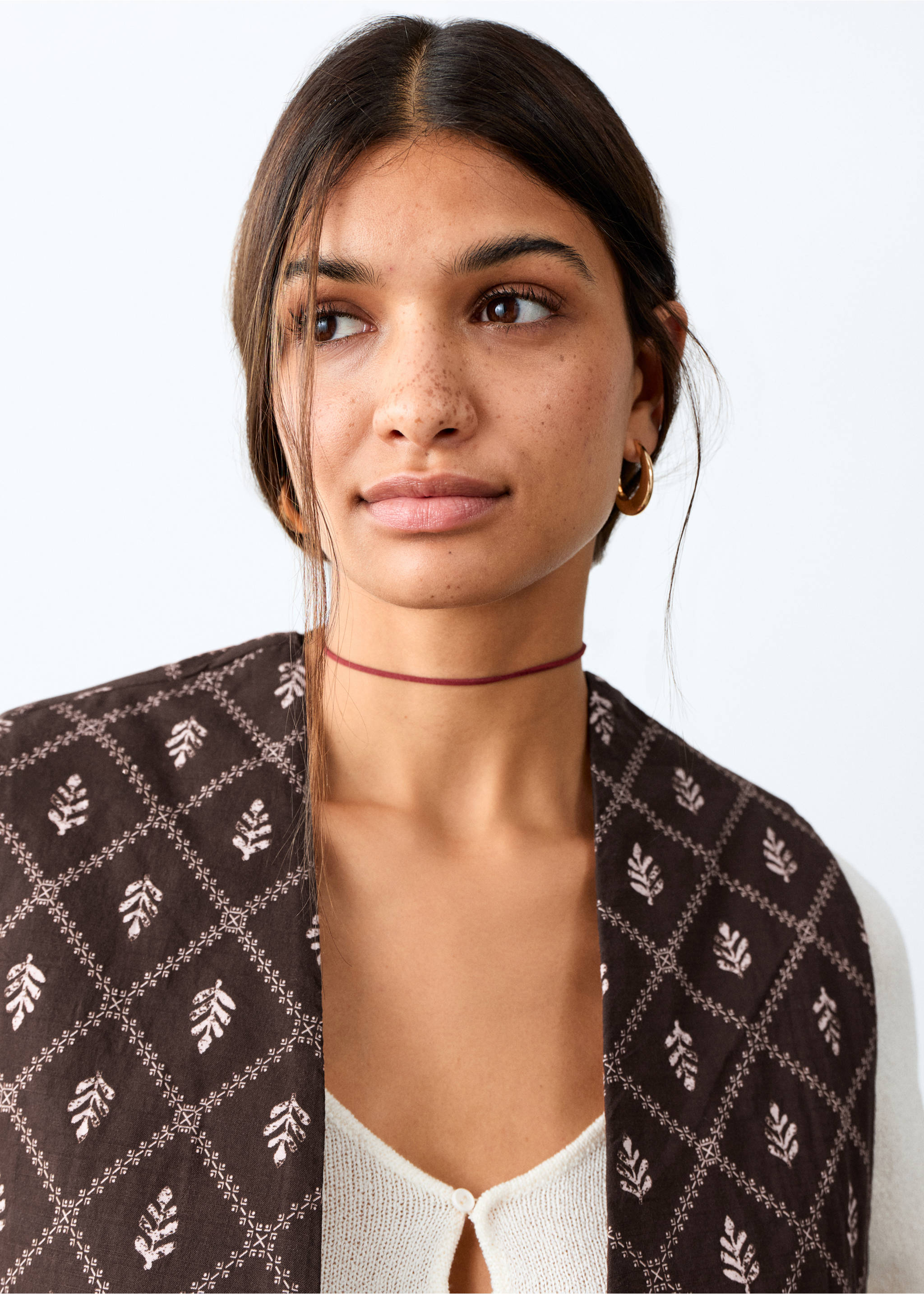 Γιλέκο καπιτονέ βολάν - Λεπτομέρεια του προϊόντος 1, Καφέ. Ref: 27032545-00.