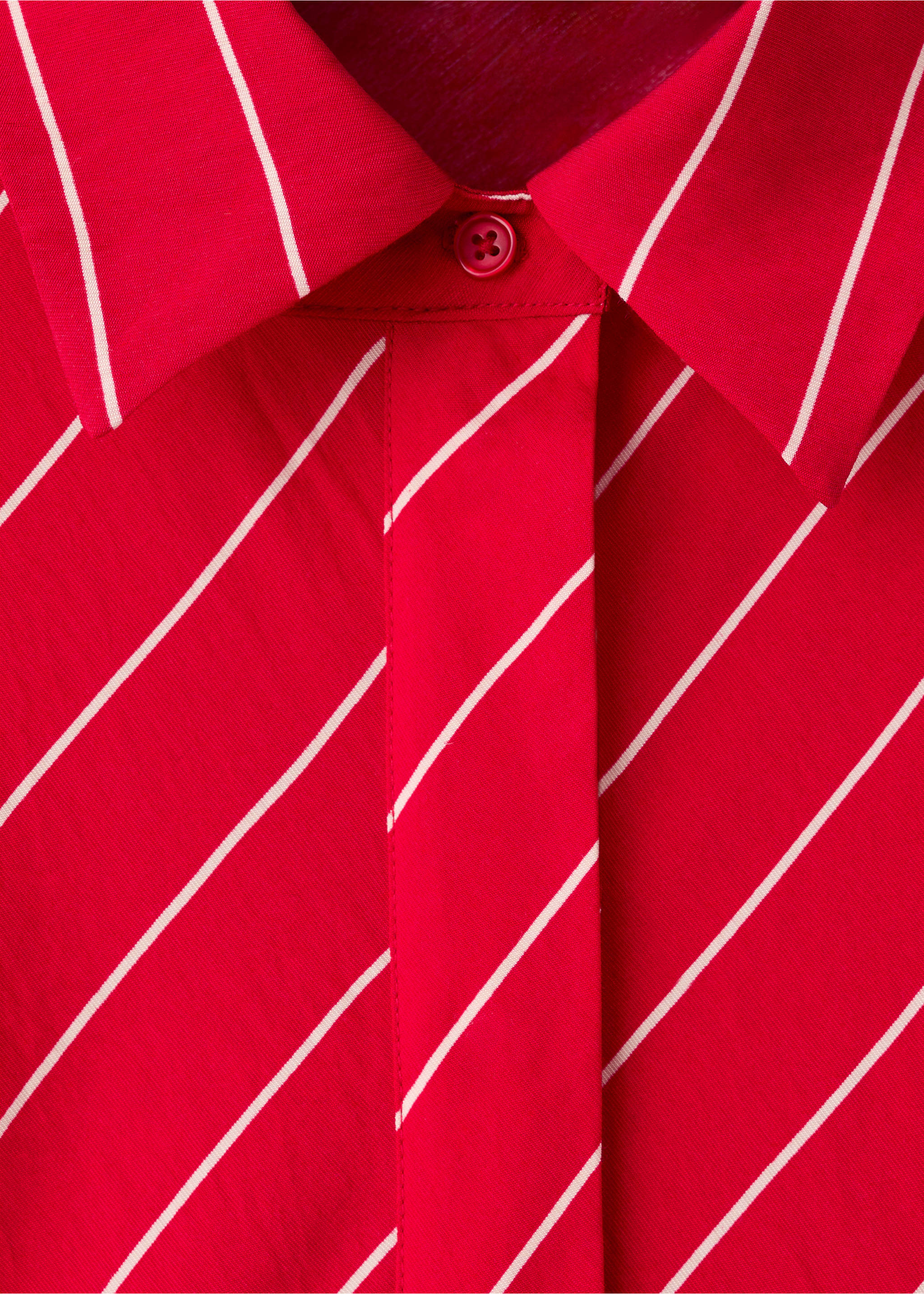 Gestreepte overhemdjurk met ceintuur - Detail van het artikel 8, Rood. Ref: 27032550-00.