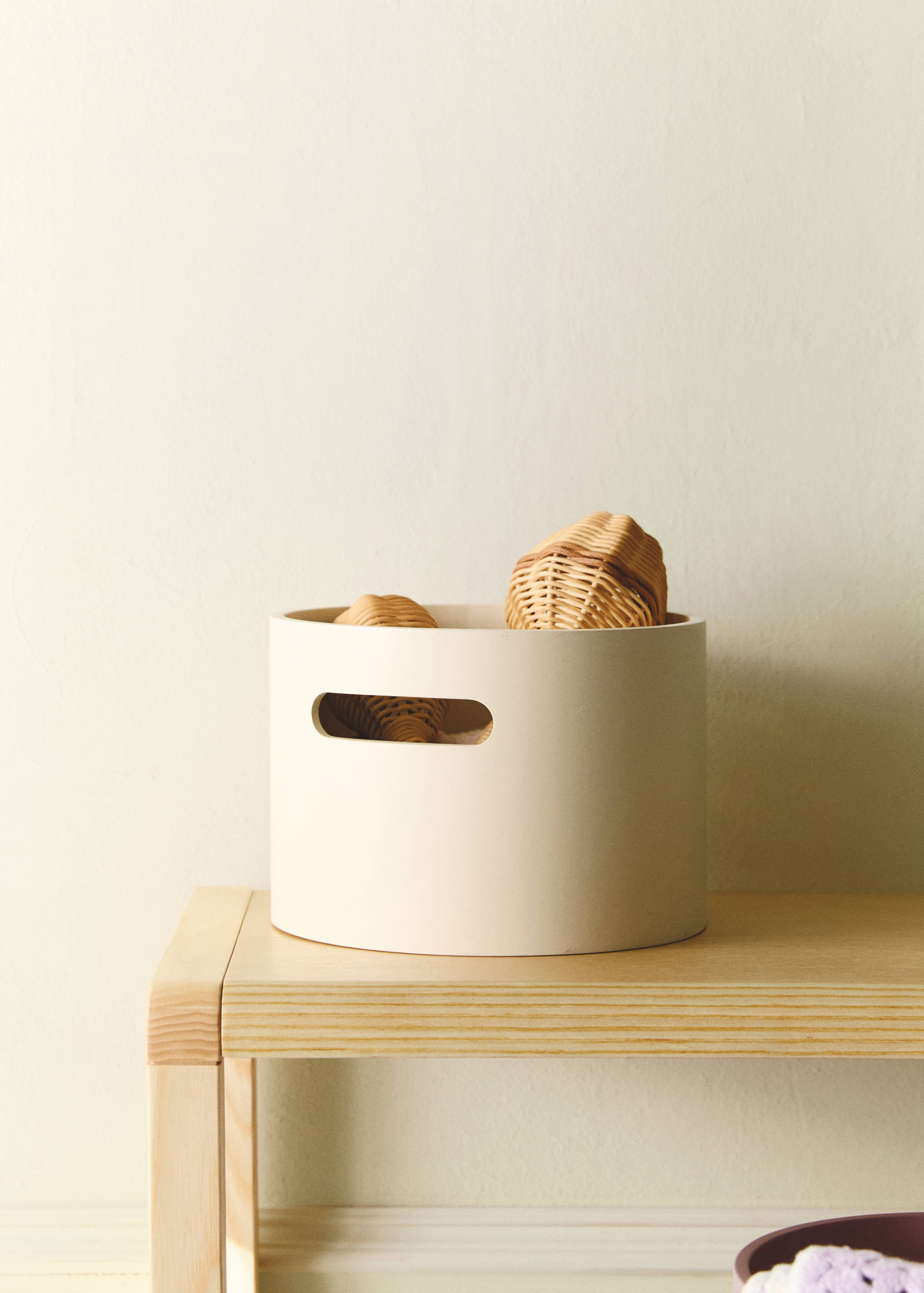 Caixa de madeira de criança com asa retangular tamanho pequeno - Plano geral