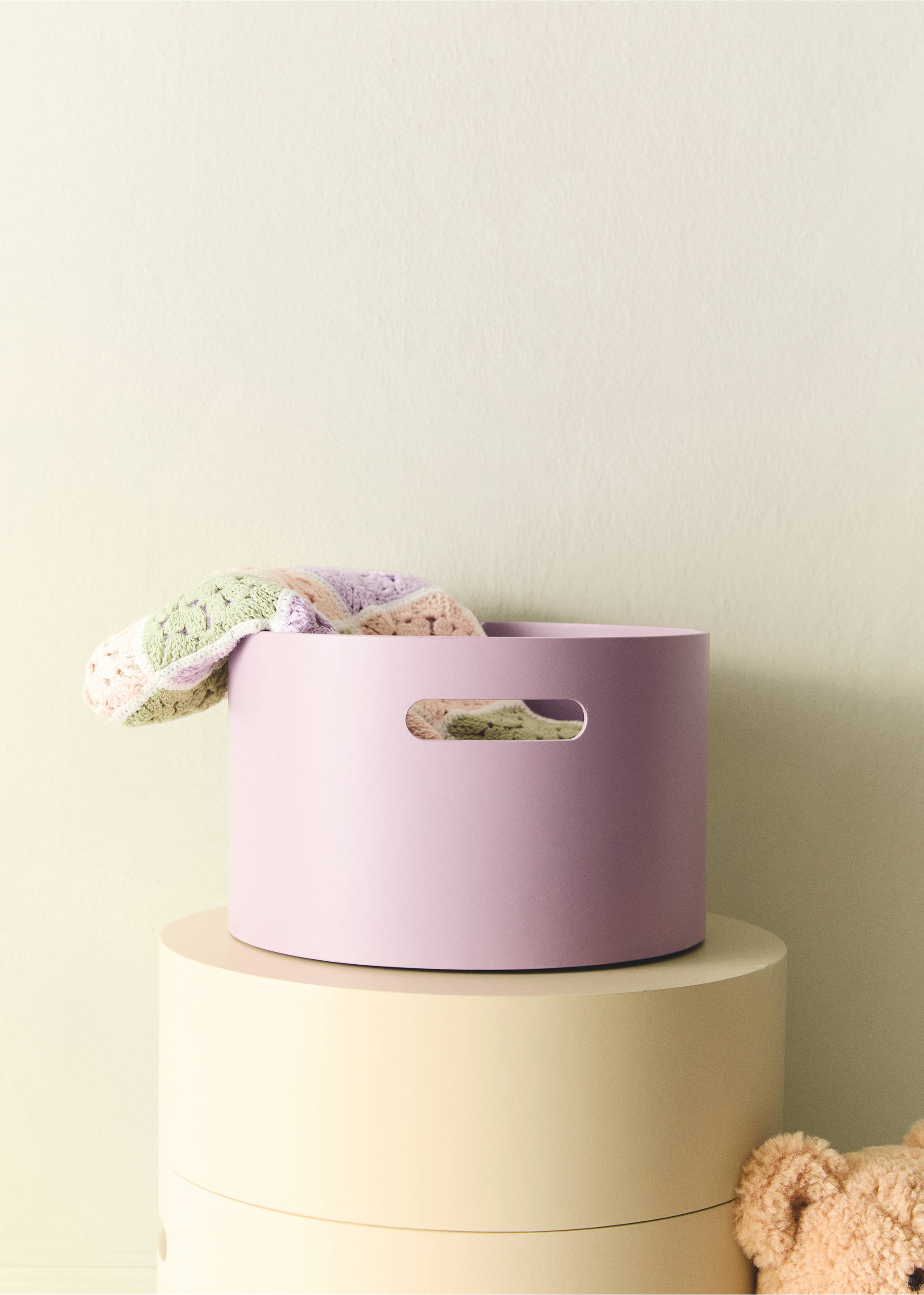 Medium wooden children's box with rectangular handle - General plane, Pastel Pink. Ref: 27032899-00.