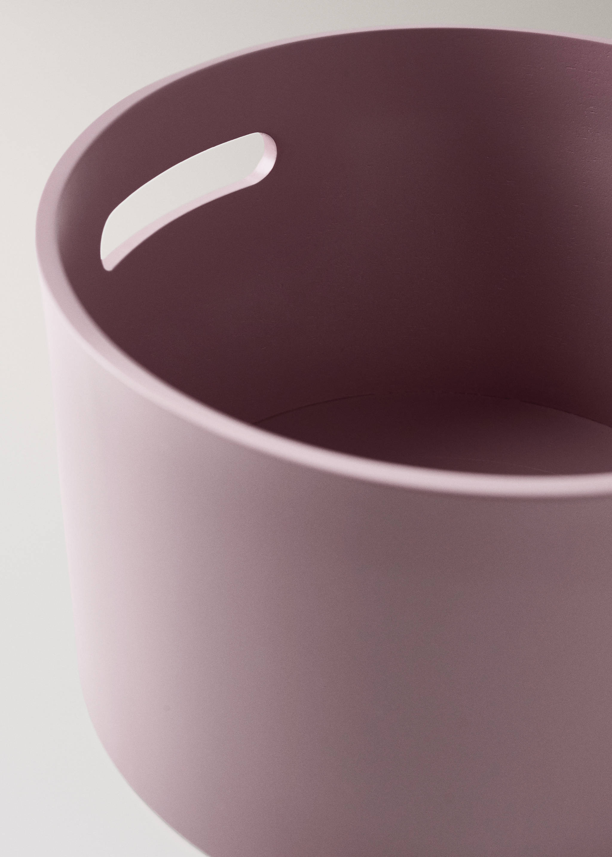 Medium wooden children's box with rectangular handle - Details of the article 2