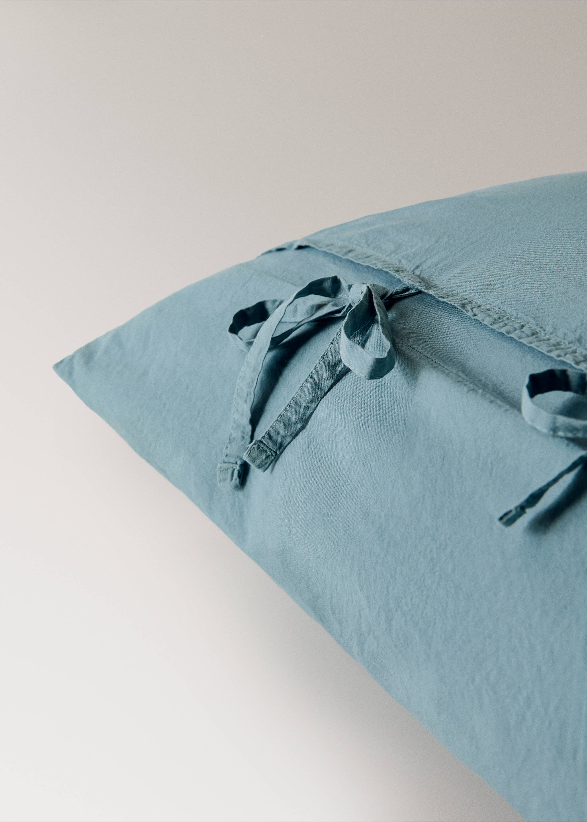 Two cotton pillowcases with tie closures 50x75 cm - Details of the article 1, Aqua Green. Ref: 27032915-00.