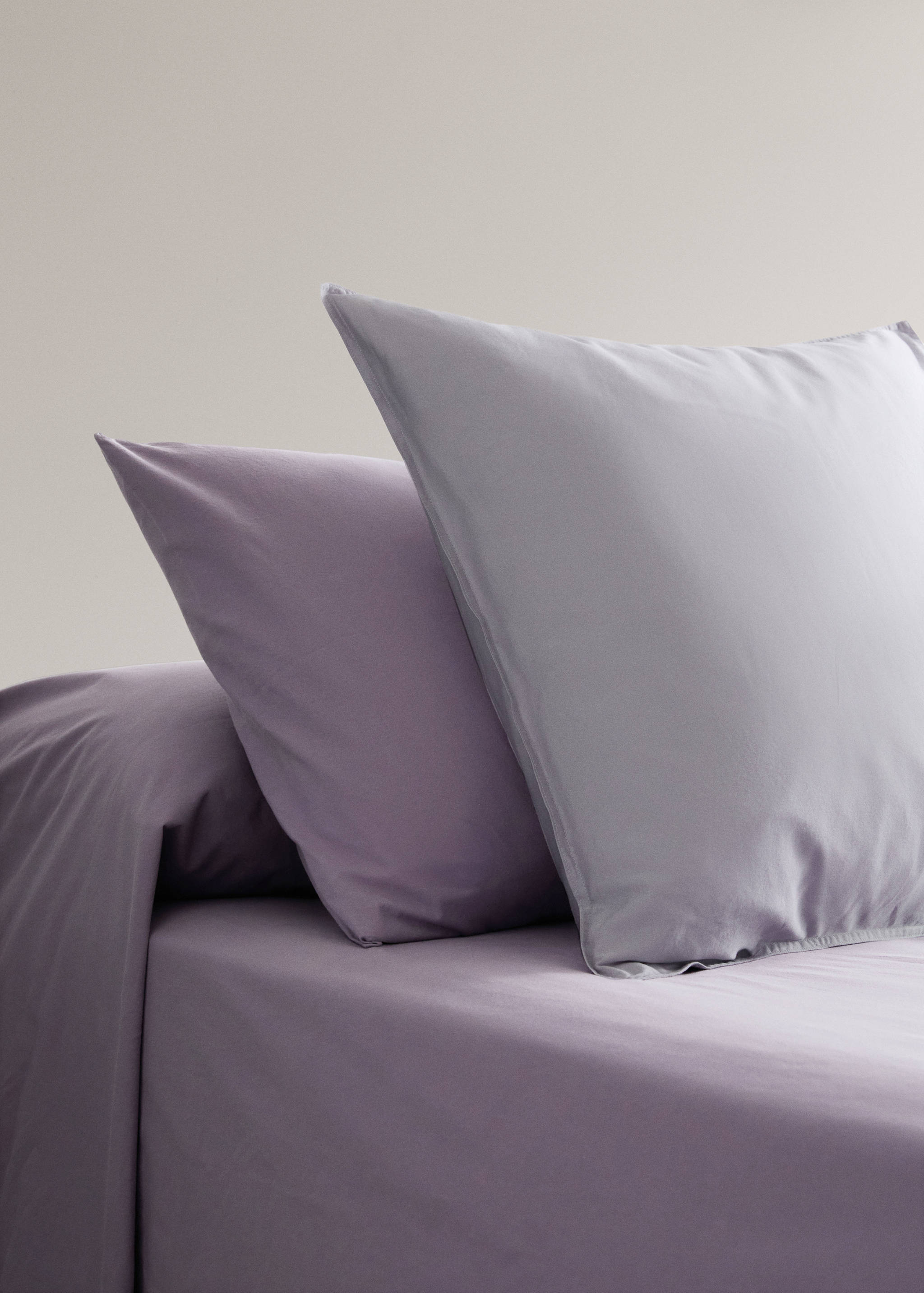 Two cotton pillowcases with tie closures 50x75 cm - General plane