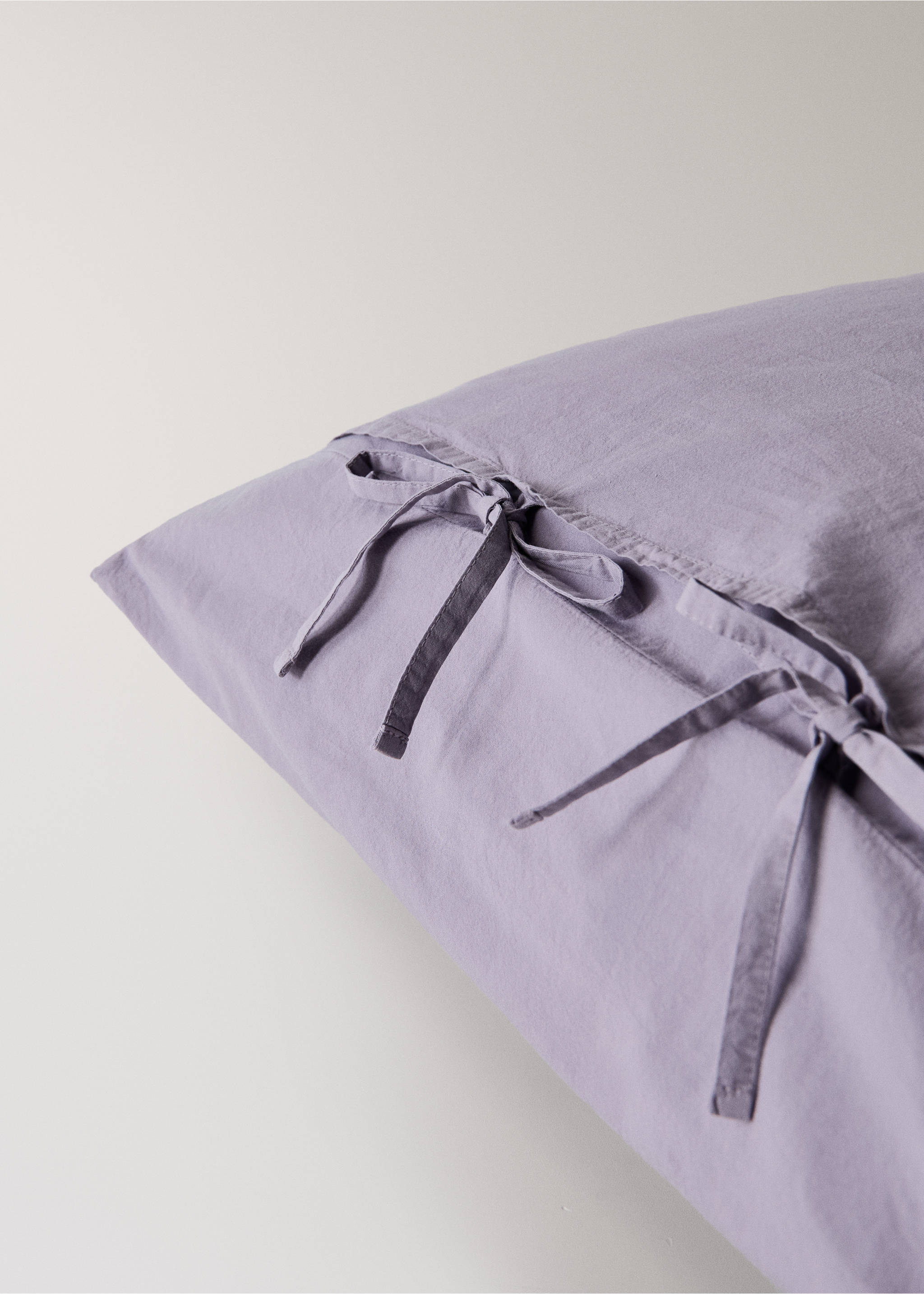 Two cotton pillowcases with tie closures 50x75 cm - Details of the article 1, Light/Pastel Purple. Ref: 27032915-00.
