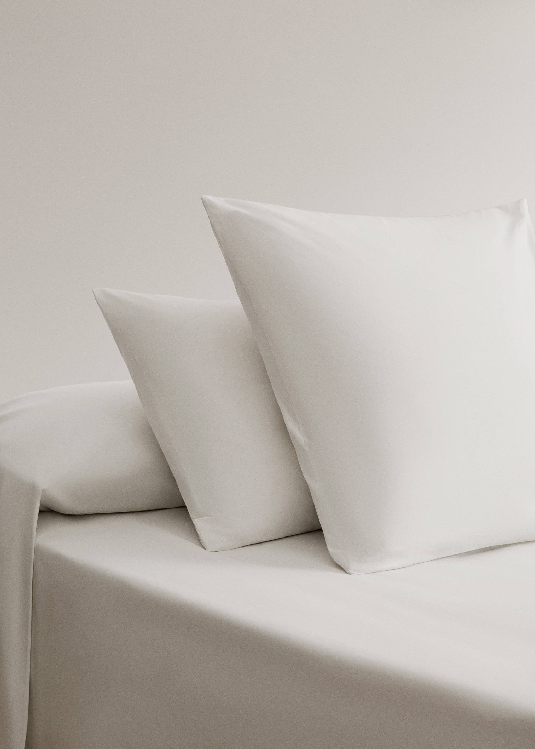Two cotton percale pillowcases 60x60cm - General plane