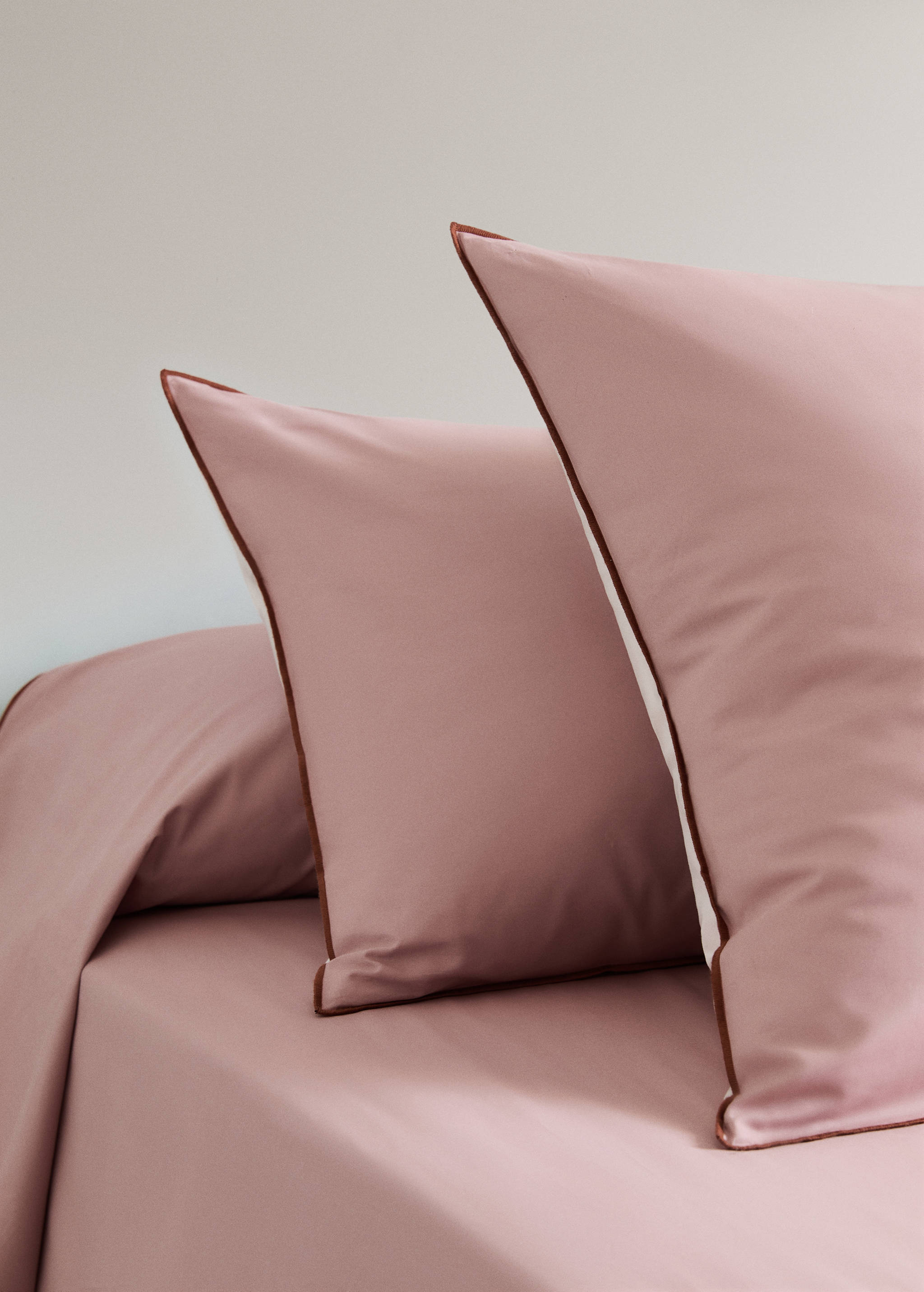 Deux taies d’oreiller percale de coton couleur réversible 60x60 cm - Plan général