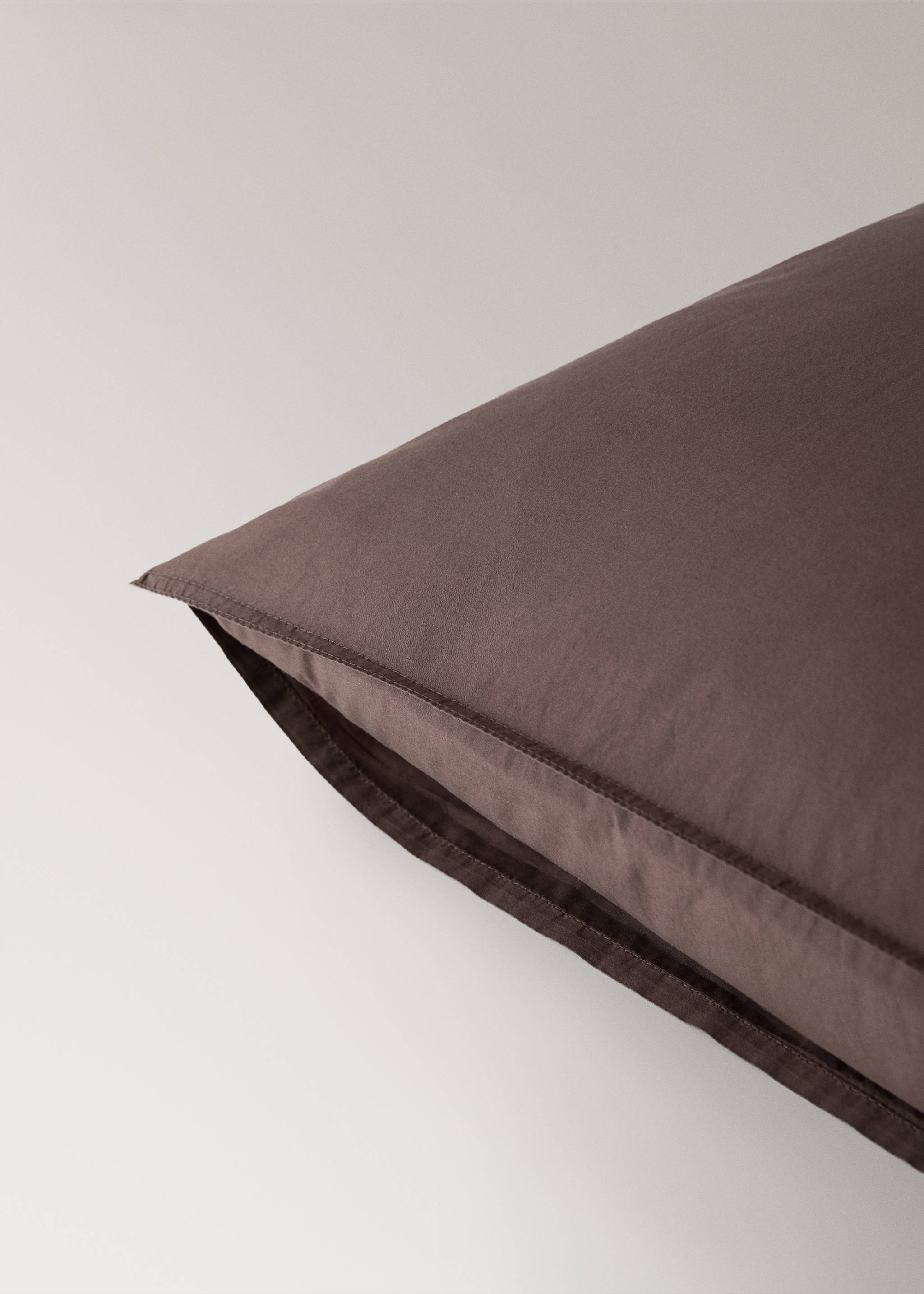 Two pillowcases double stitched 300 thread count cotton 50x75 cm - Details of the article 2, Tobacco Brown. Ref: 27032923-00.