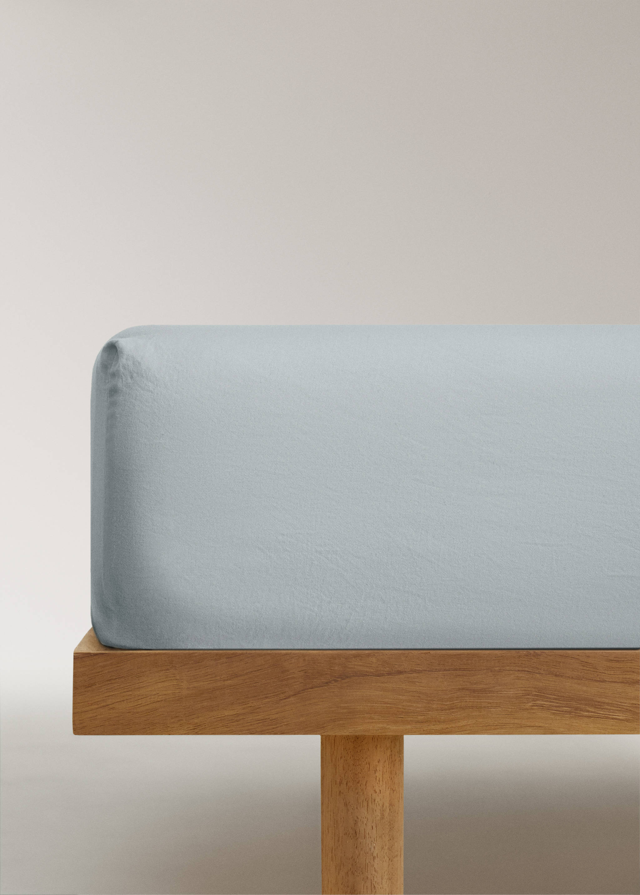 Double-stitched satin fitted sheet for 180 cm bed - Article without model