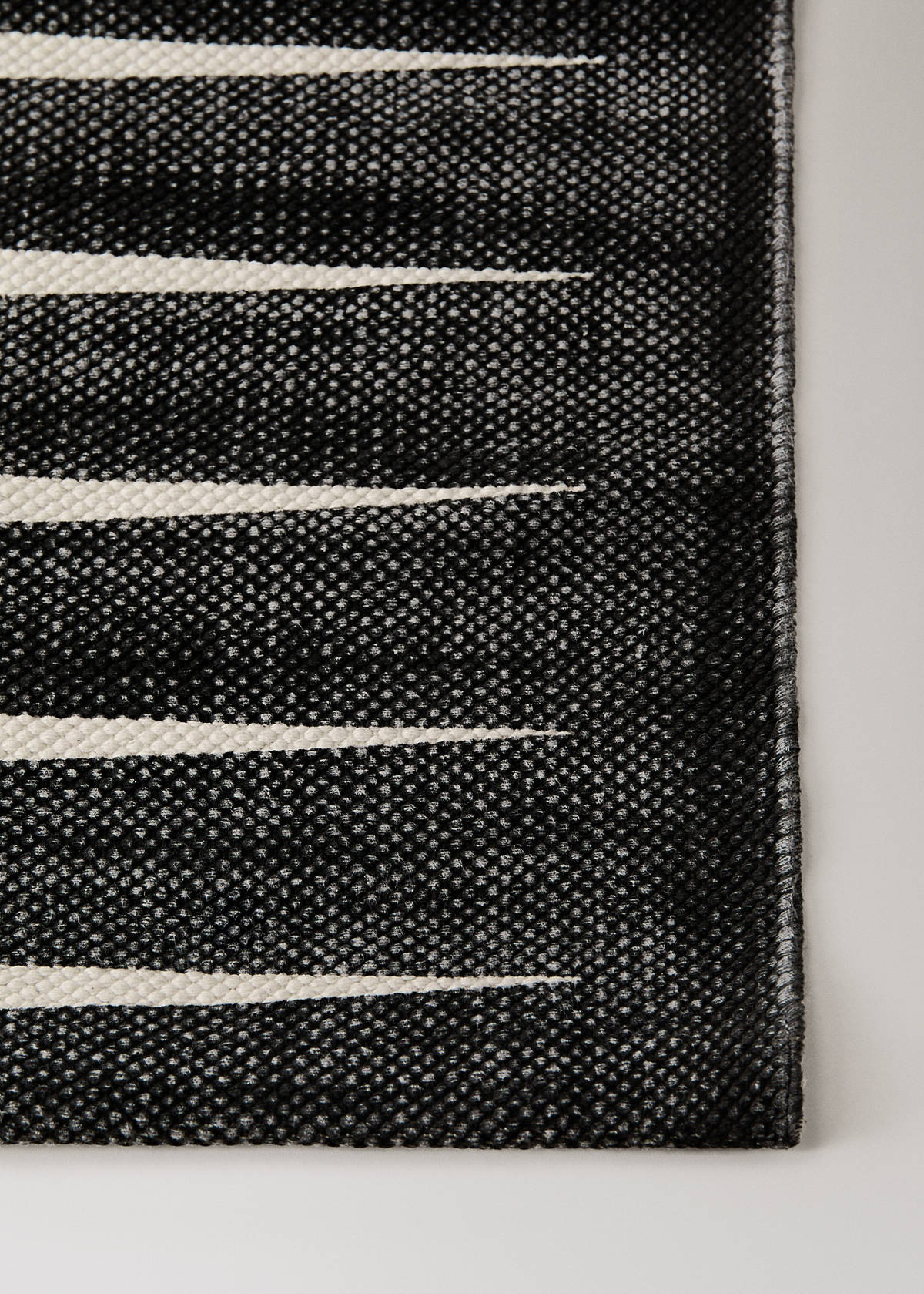 Large geometric print cotton carpet — Black