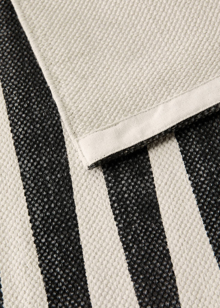 Large geometric print cotton carpet — Black