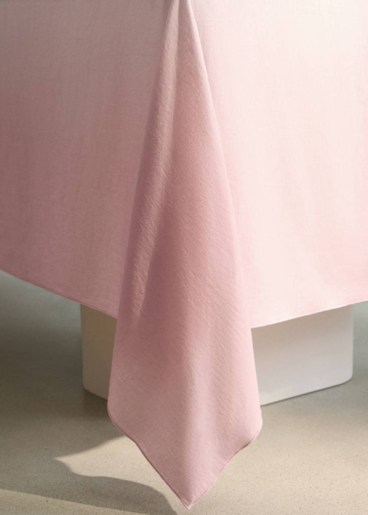 Ombre cotton linen tablecloth design for 6 to 8 guests — Pink