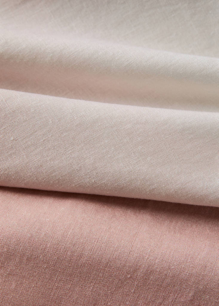 Ombre cotton linen tablecloth design for 6 to 8 guests — Pink