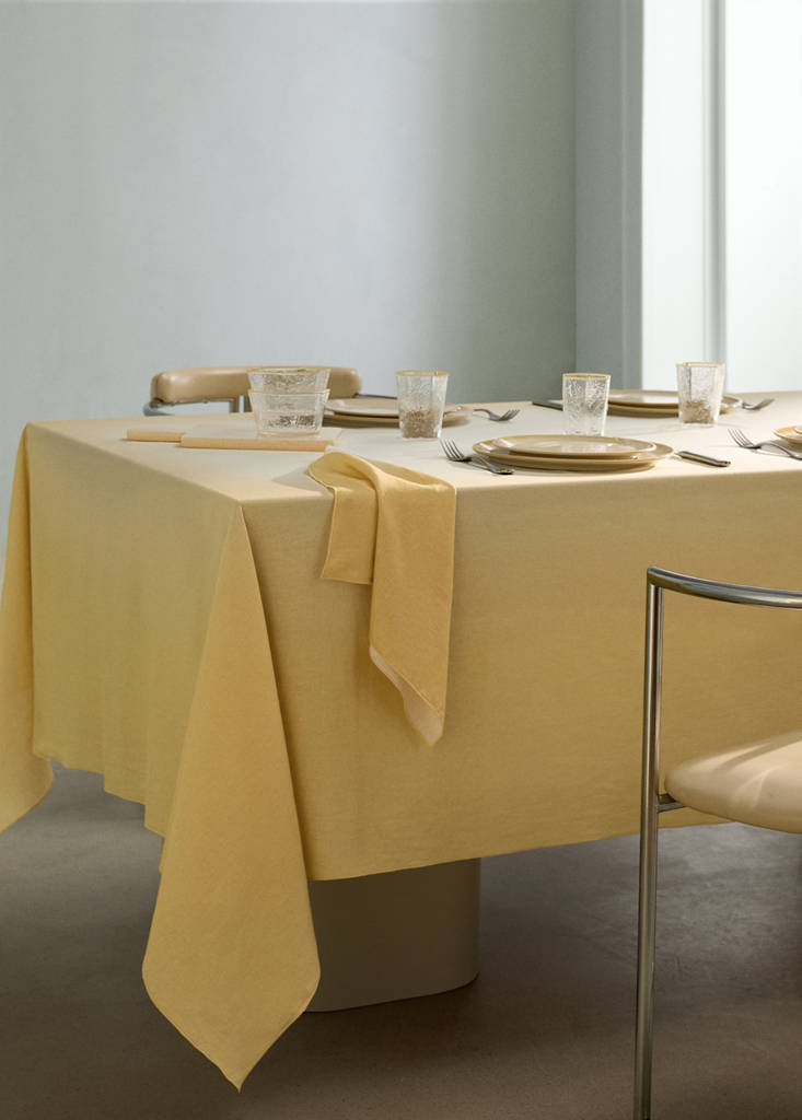 Ombre cotton linen tablecloth design for 8 to 10 guests — Yellow