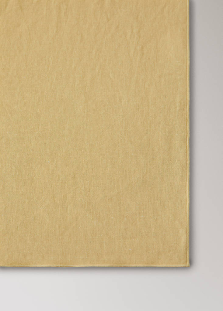 Ombre cotton linen tablecloth design for 8 to 10 guests — Yellow