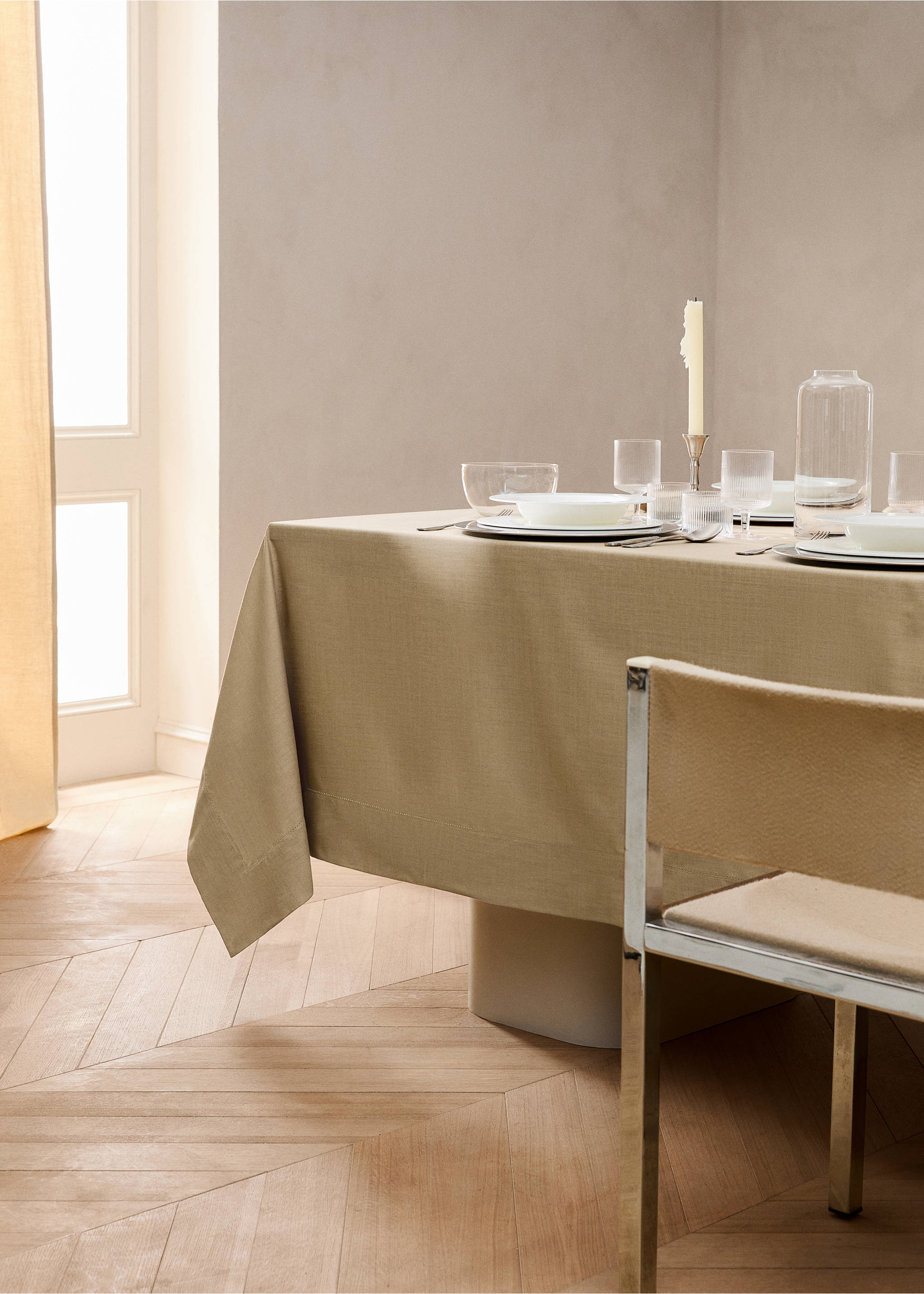 Cotton tablecloth with hemstitch detail for 8 to 10 guests - General plane, Peach. Ref: 27033279-00.