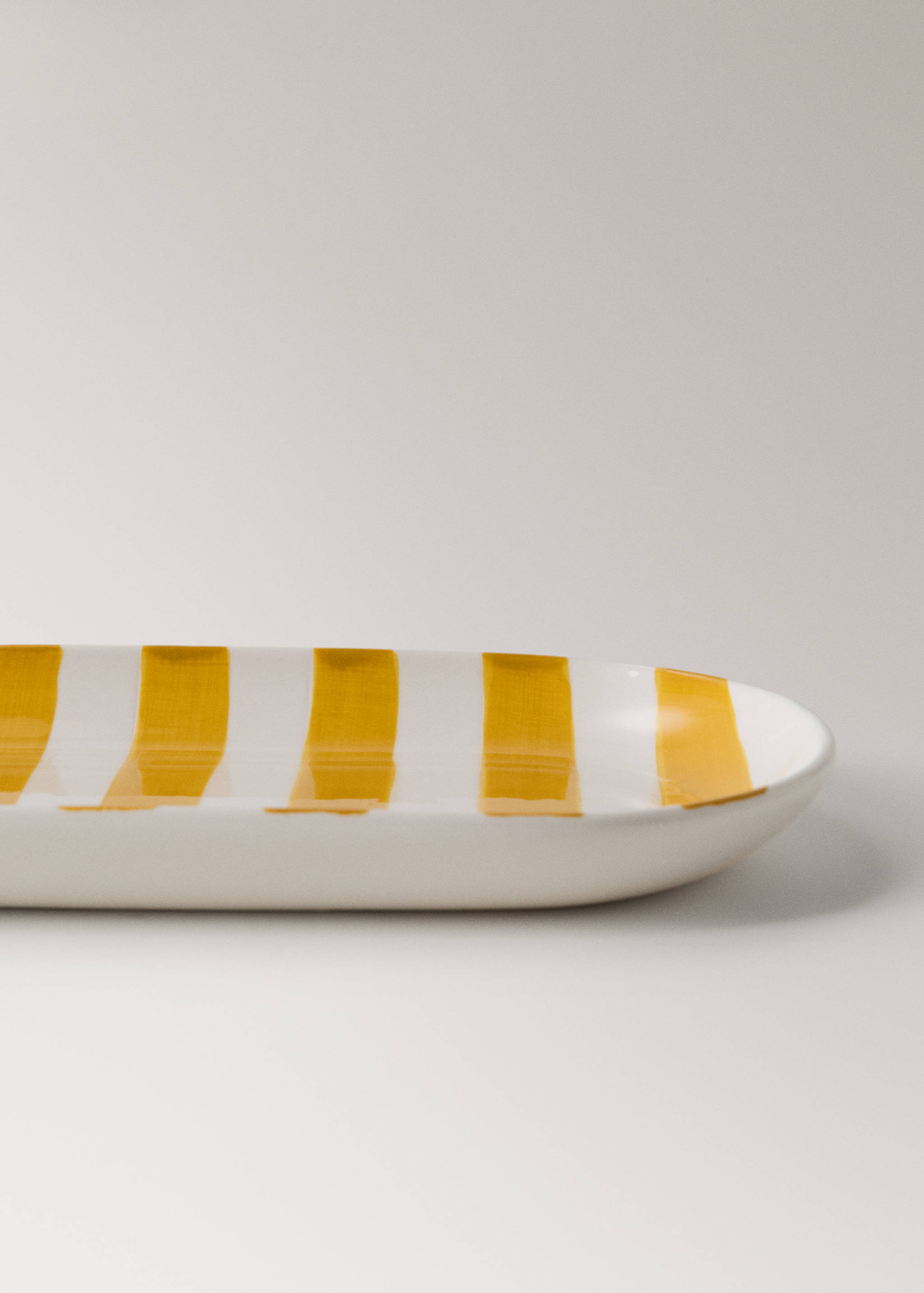 Ceramic bathroom tray with painted stripes - Details of the article 2