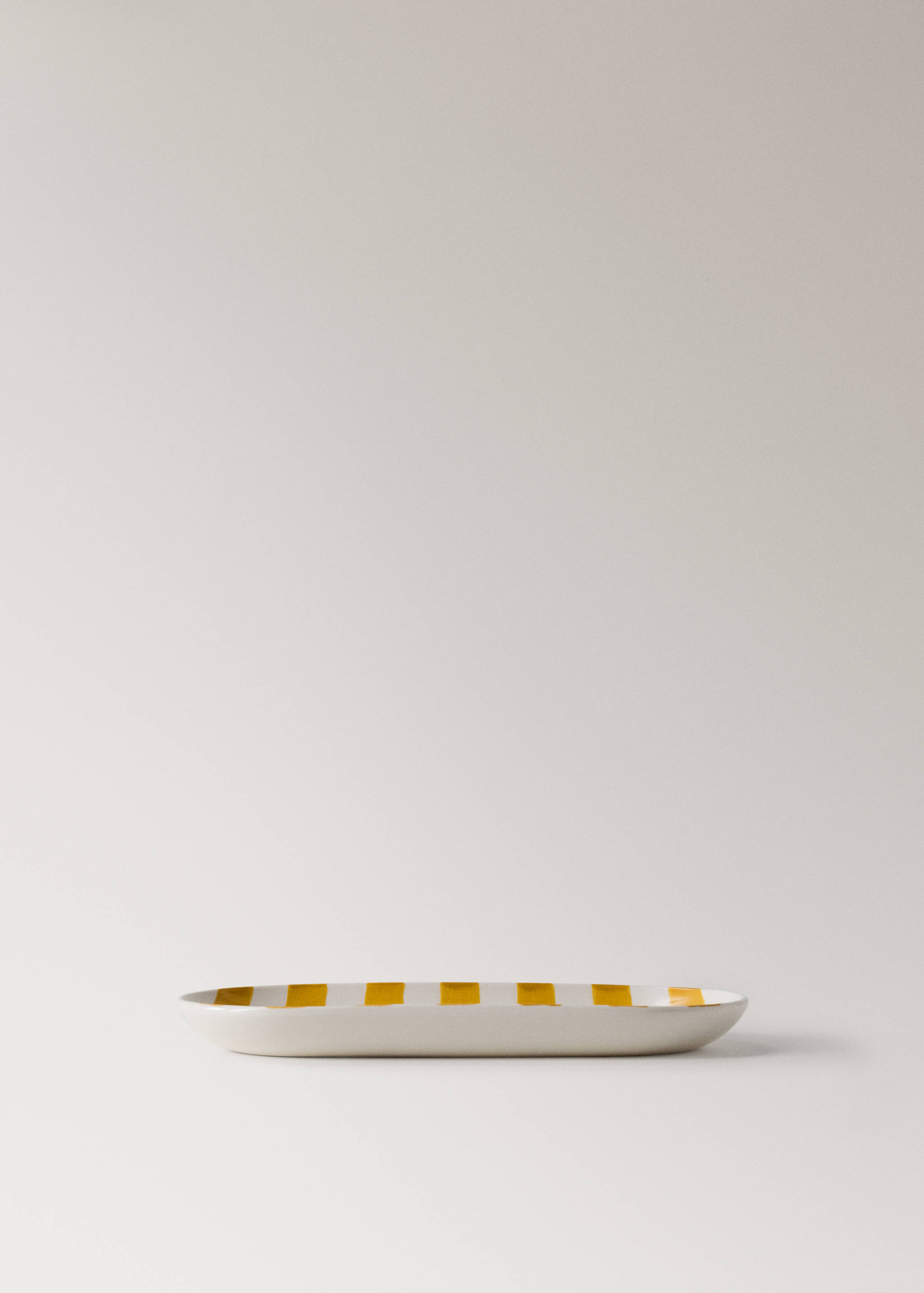 Ceramic bathroom tray with painted stripes - Article without model