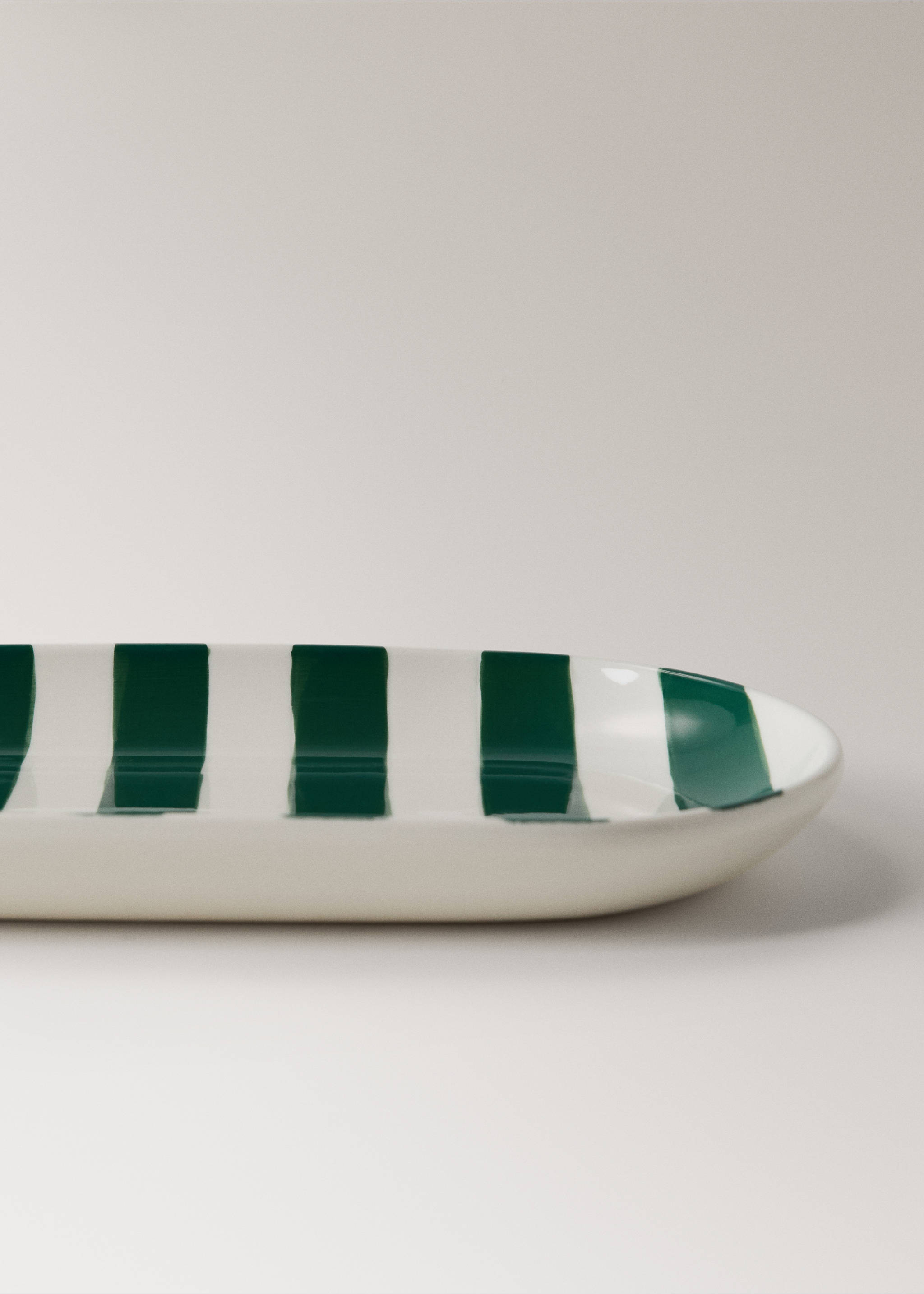 Ceramic bathroom tray with painted stripes - Details of the article 2, Dark Green. Ref: 27033282-00.