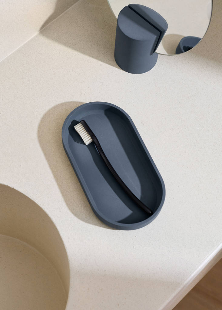 Resin bathroom tray — Charcoal