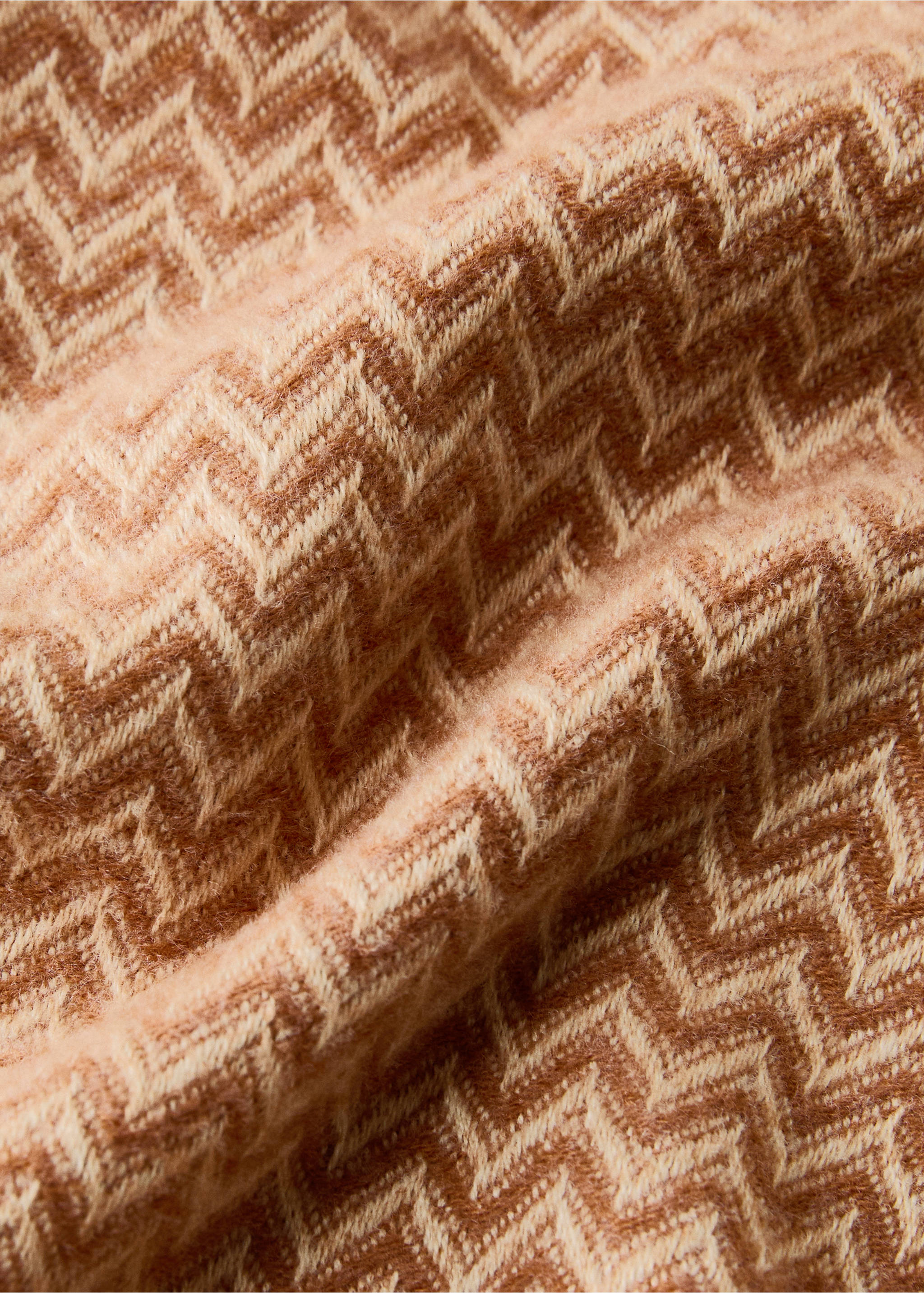 Soft throw with striped design and fringe detail - Details of the article 1, Russet. Ref: 27033284-00.