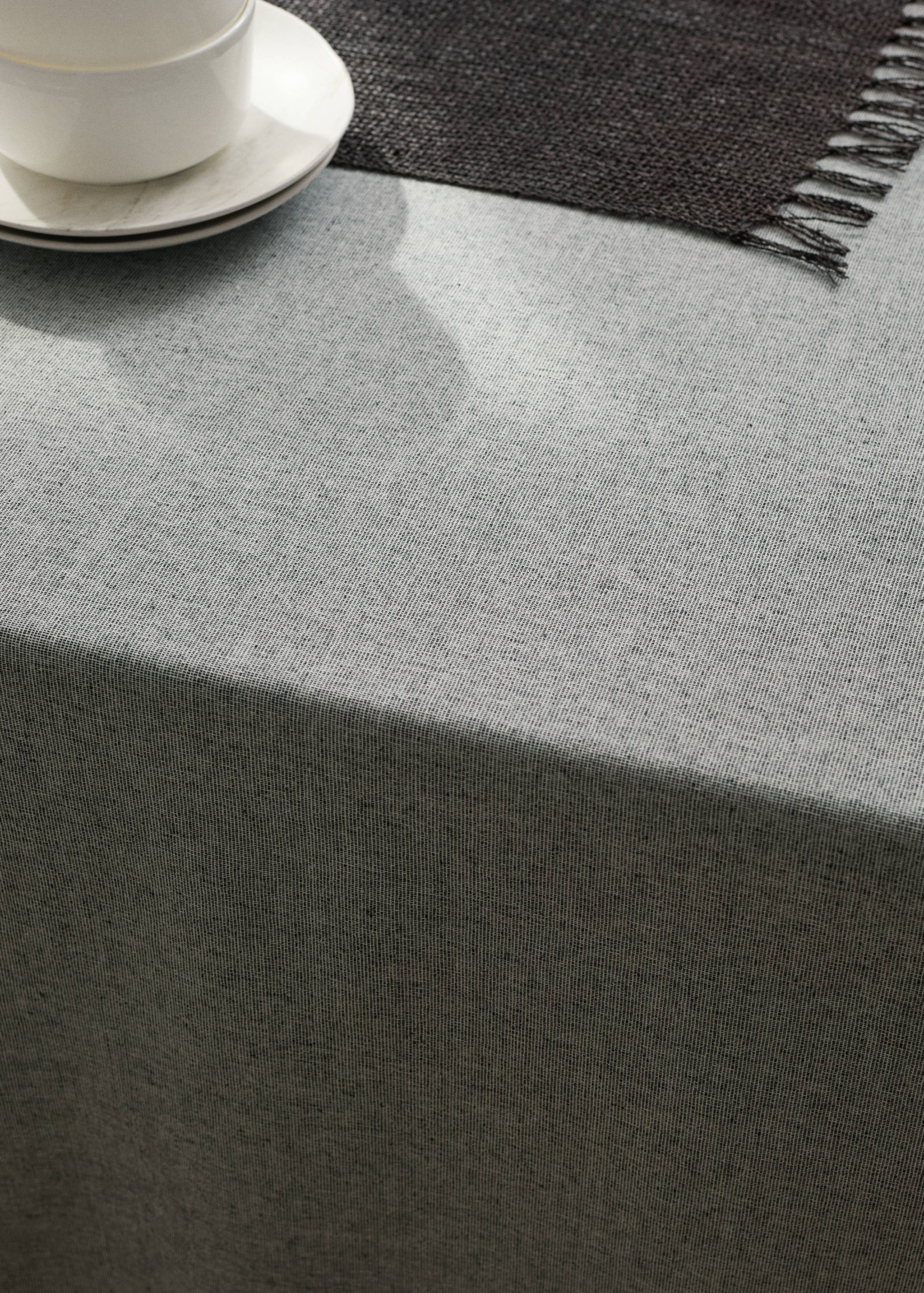 Chambray-effect cotton-linen tablecloth for 2 to 4 people - Details of the article 7