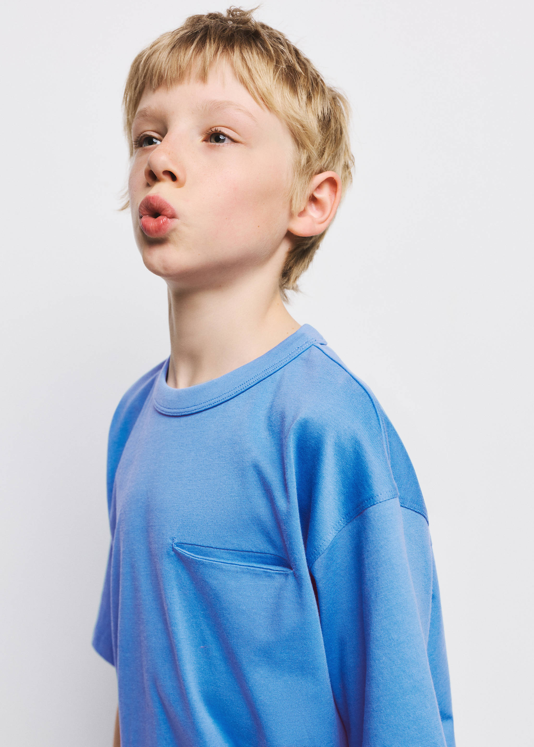 Cotton T-shirt with pocket detail - Details of the article 1