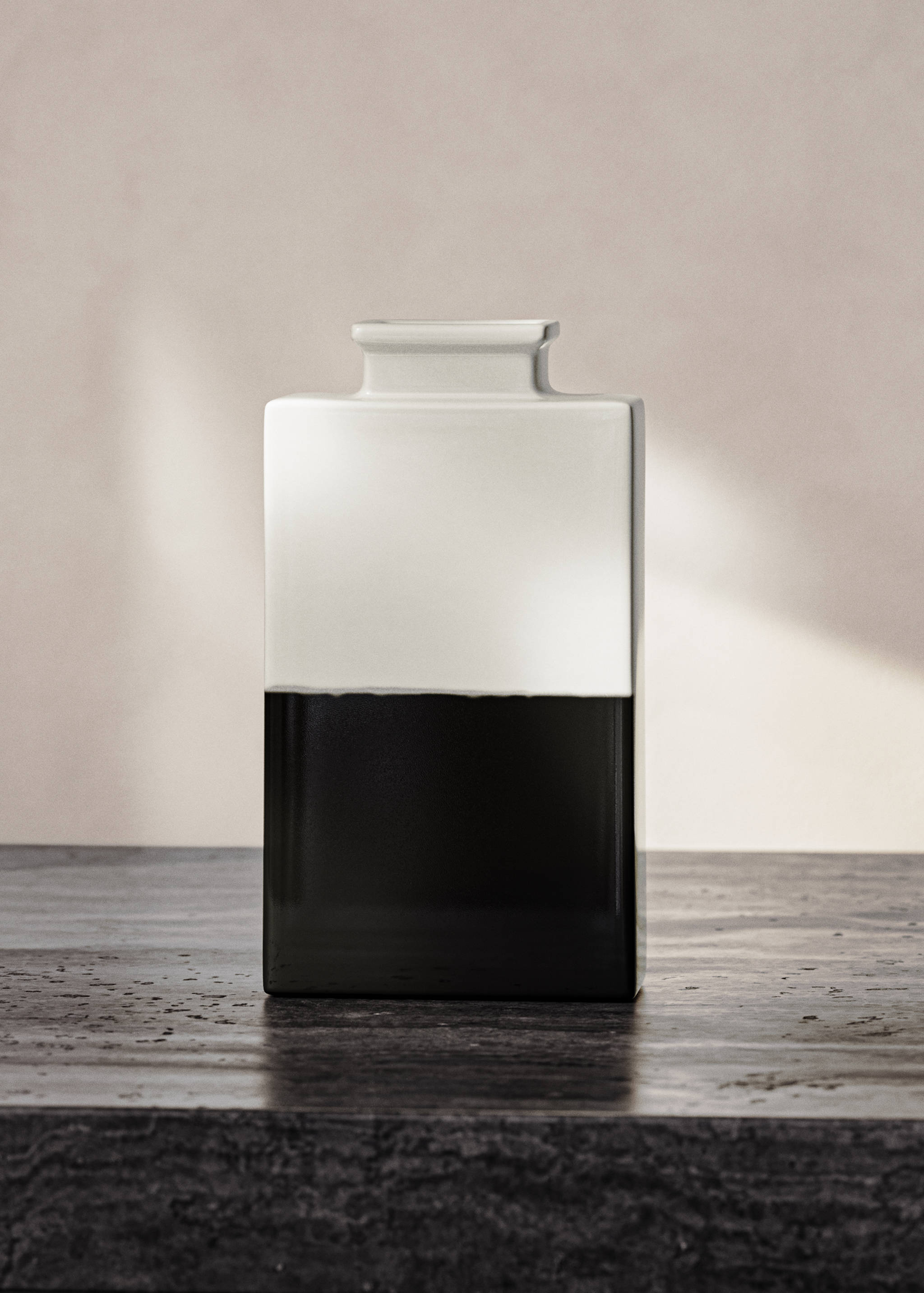 Small bicolour stoneware vase - General plane