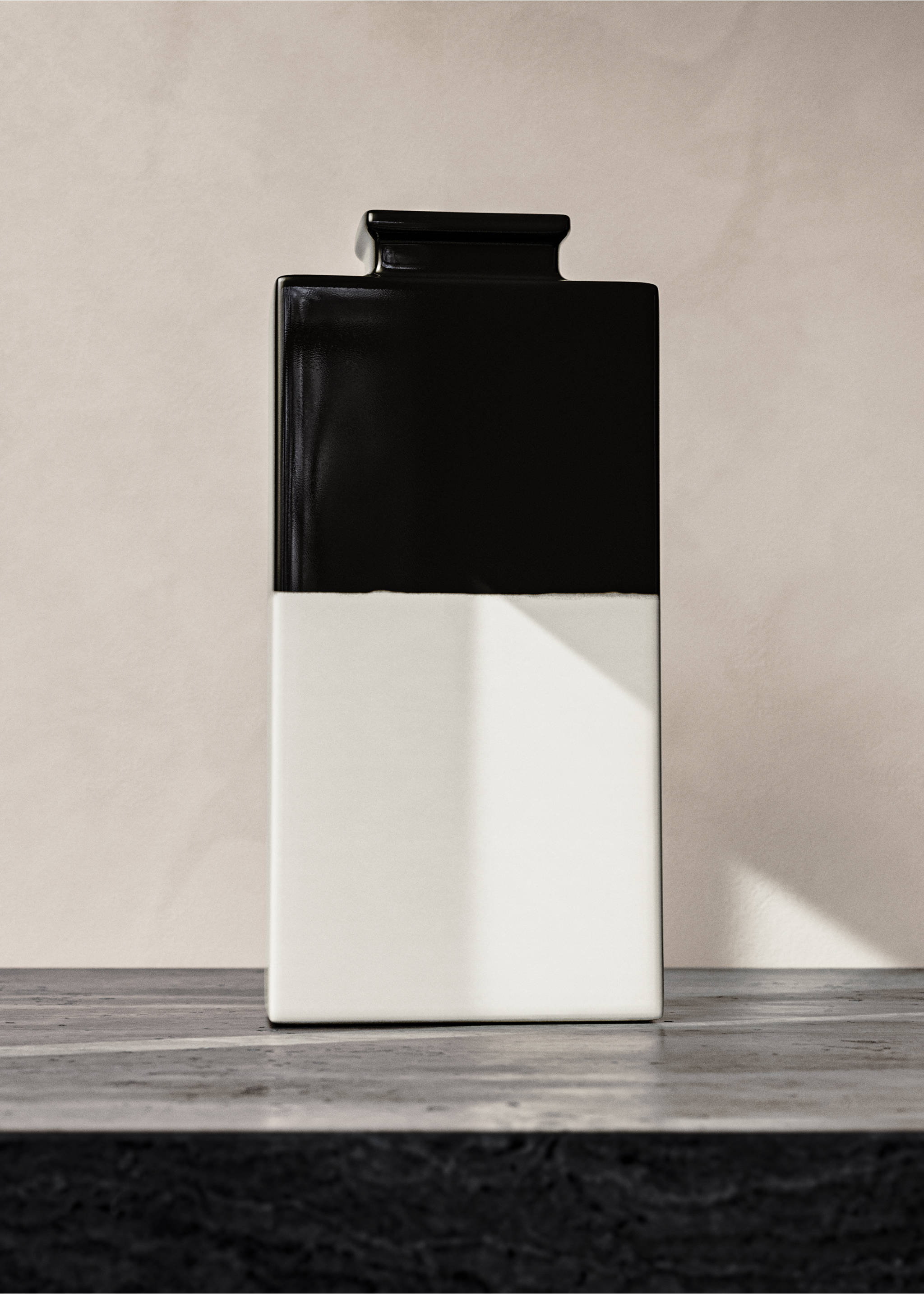 Средноголяма двуцветна ваза от каменина - Обща равнина, Бяло. Ref: 27033295-00.