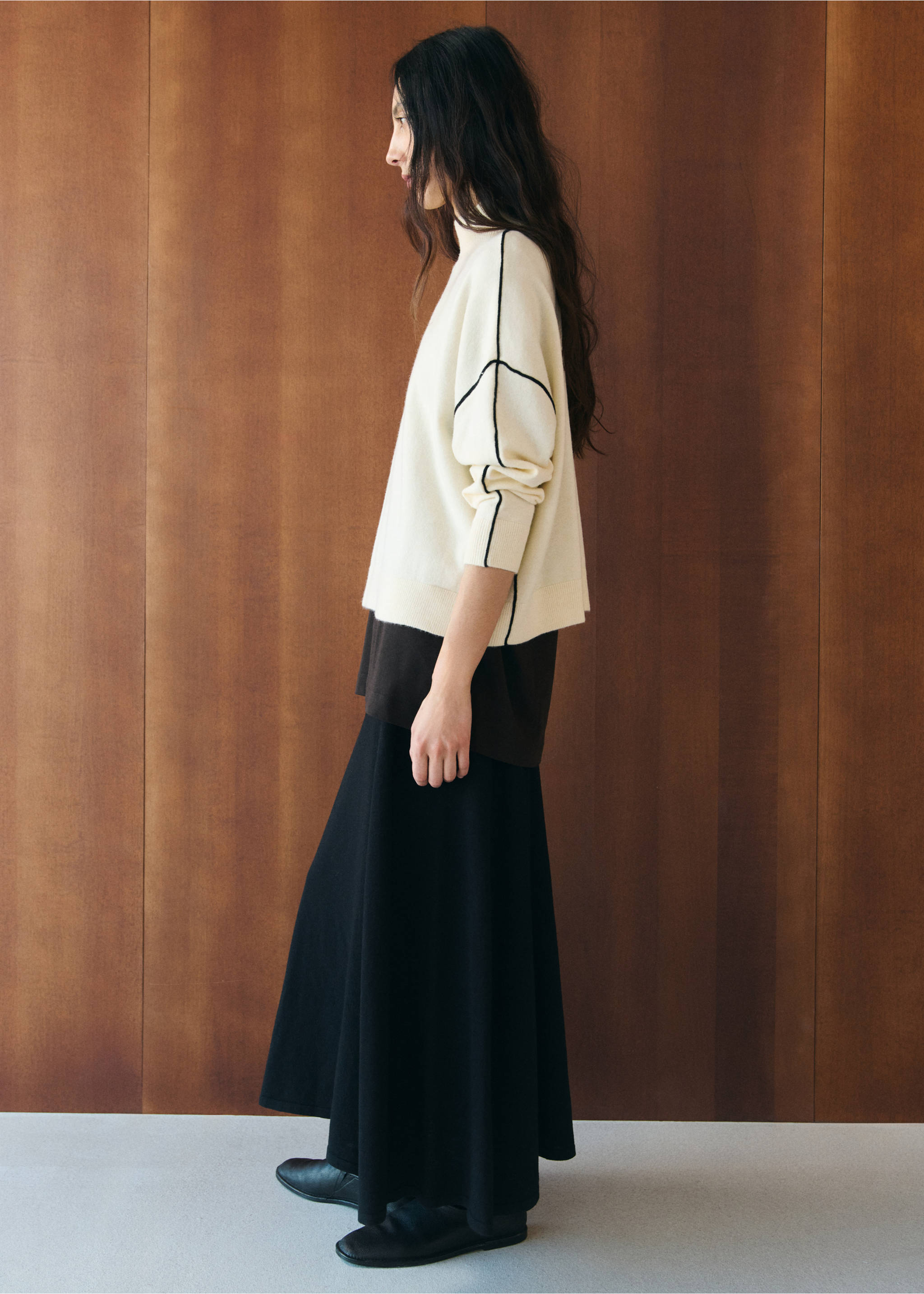 Sweater with contrasting stripes and perkins collar - Details of the article 1, Ecru. Ref: 27033300-00.