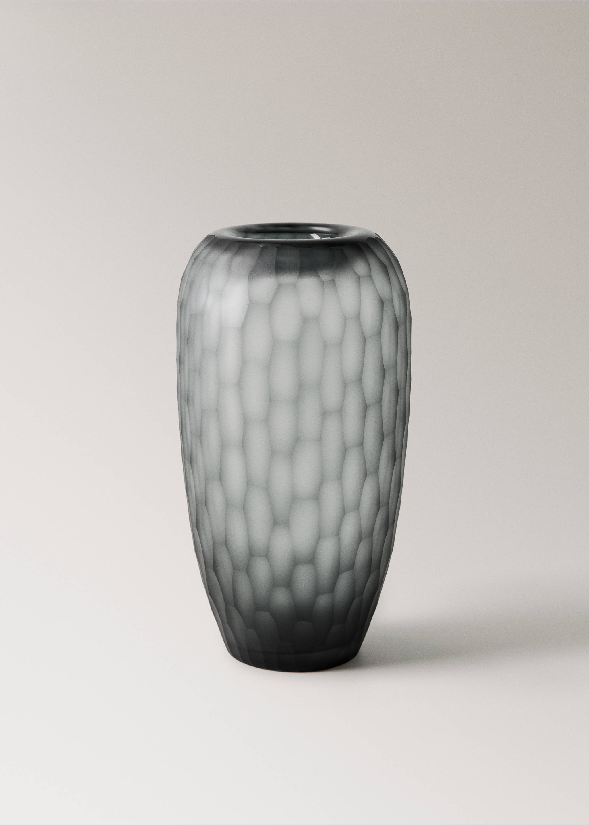Cut glass vase - Article without model, Black. Ref: 27033302-00.