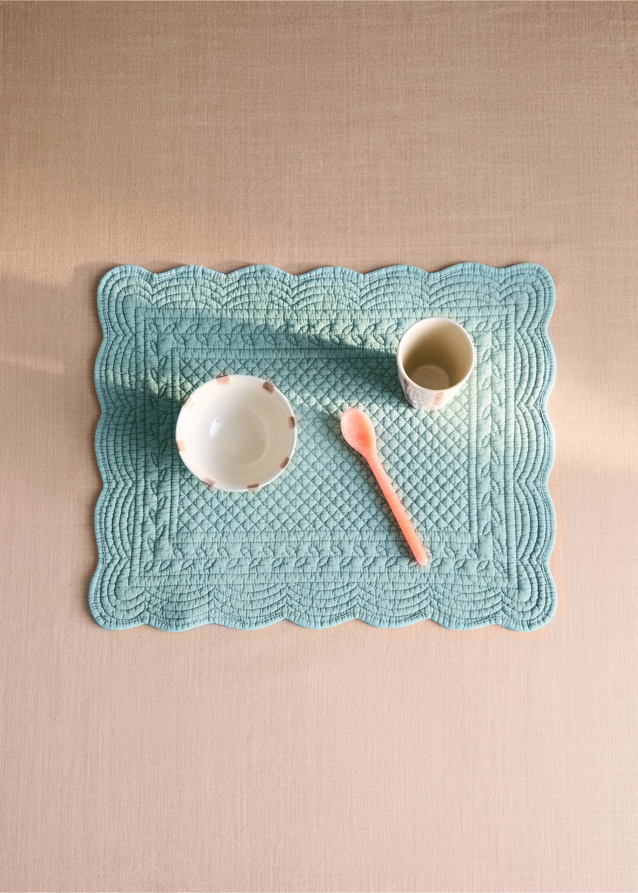 Quilted placemat with rectangular wave effect design - General plane, Blue. Ref: 27033304-00.